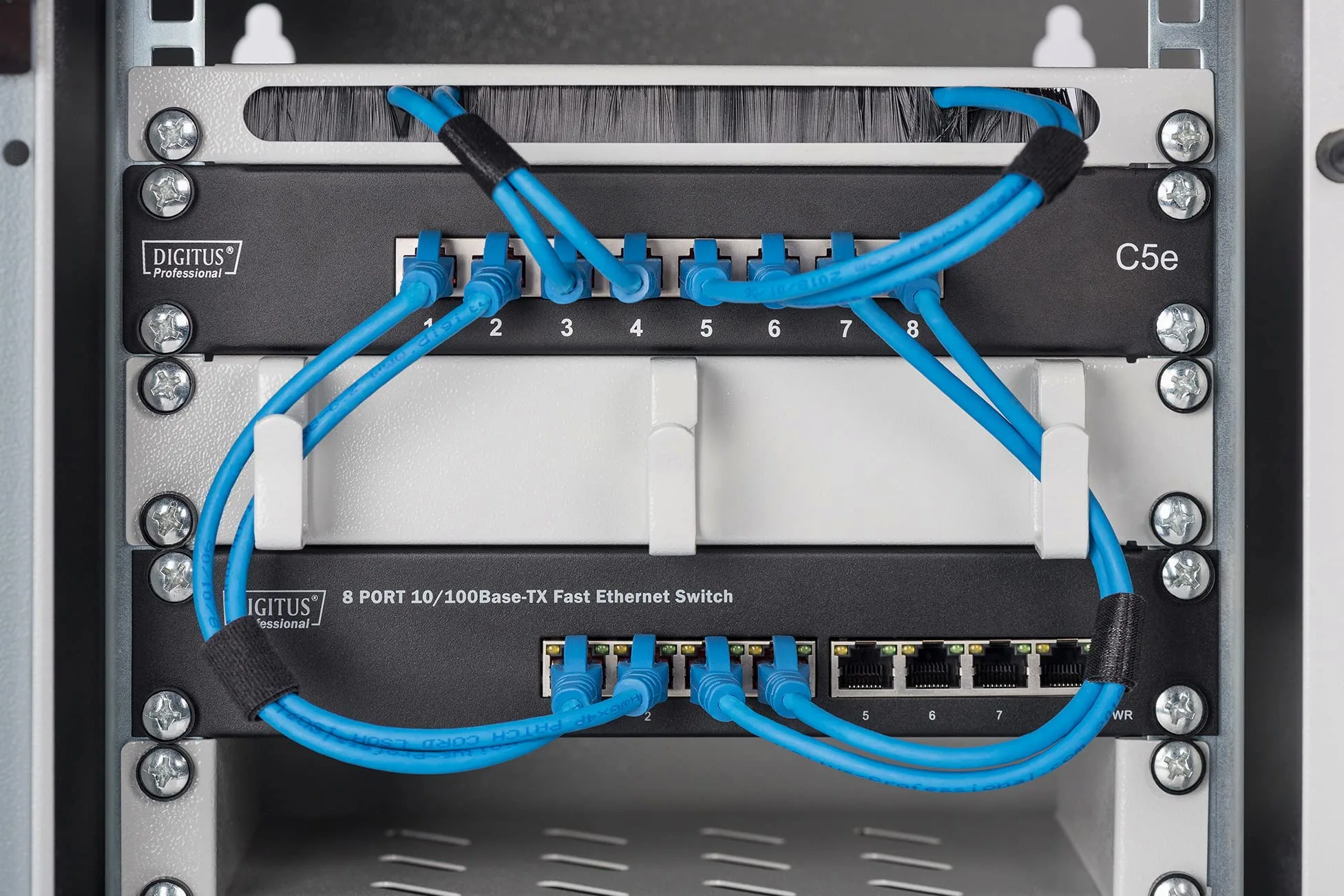 DIGITUS Set: Armoire réseau 10" 6U + Bloc multiprise PDU 3 Ports // Rack 10 Pouces - Montage Mural - h x l x p 330 x 312 x 300 mm - Charge 30kg - Profondeur utile 240mm - Noir