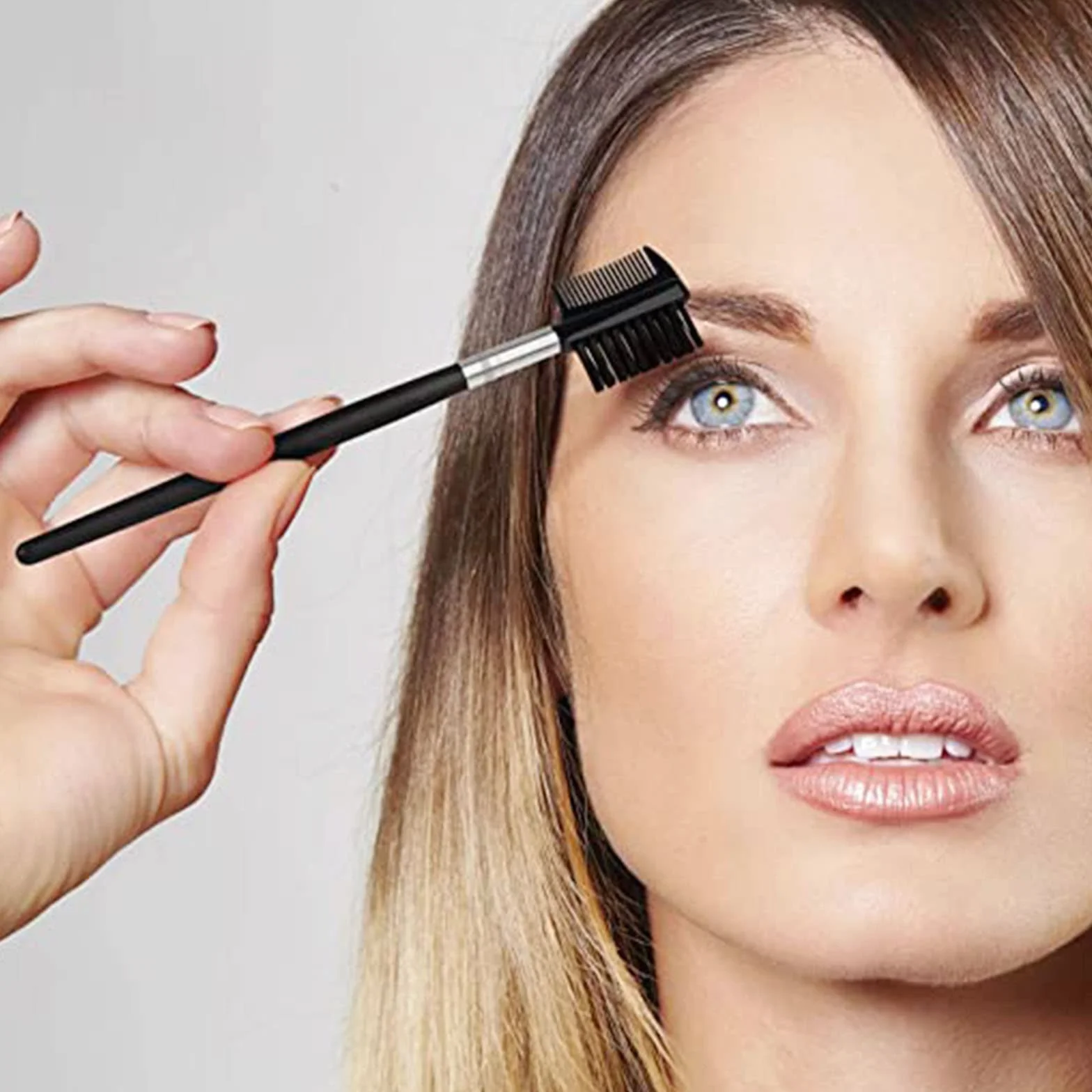 Brosse à Cils et Sourcils Peigne à Cils Pinceau à Sourcil Outil de Maquillage Noir