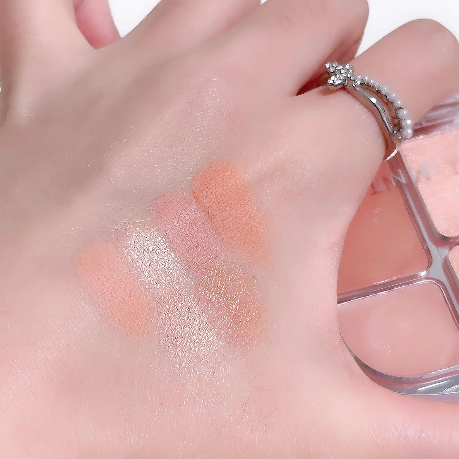 Palette de Fards à Paupières Rose 6 Couleurs, Teintes Pailletées et Mattes Hautement Pigmentées