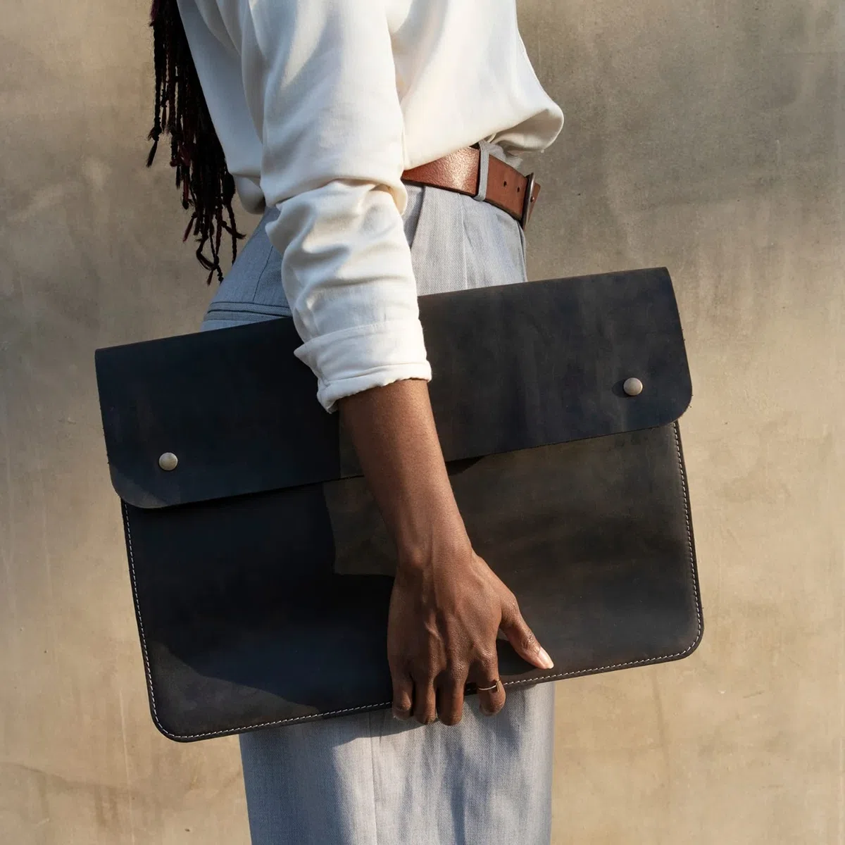 MegaGear Genuine Leather Macbook Bag