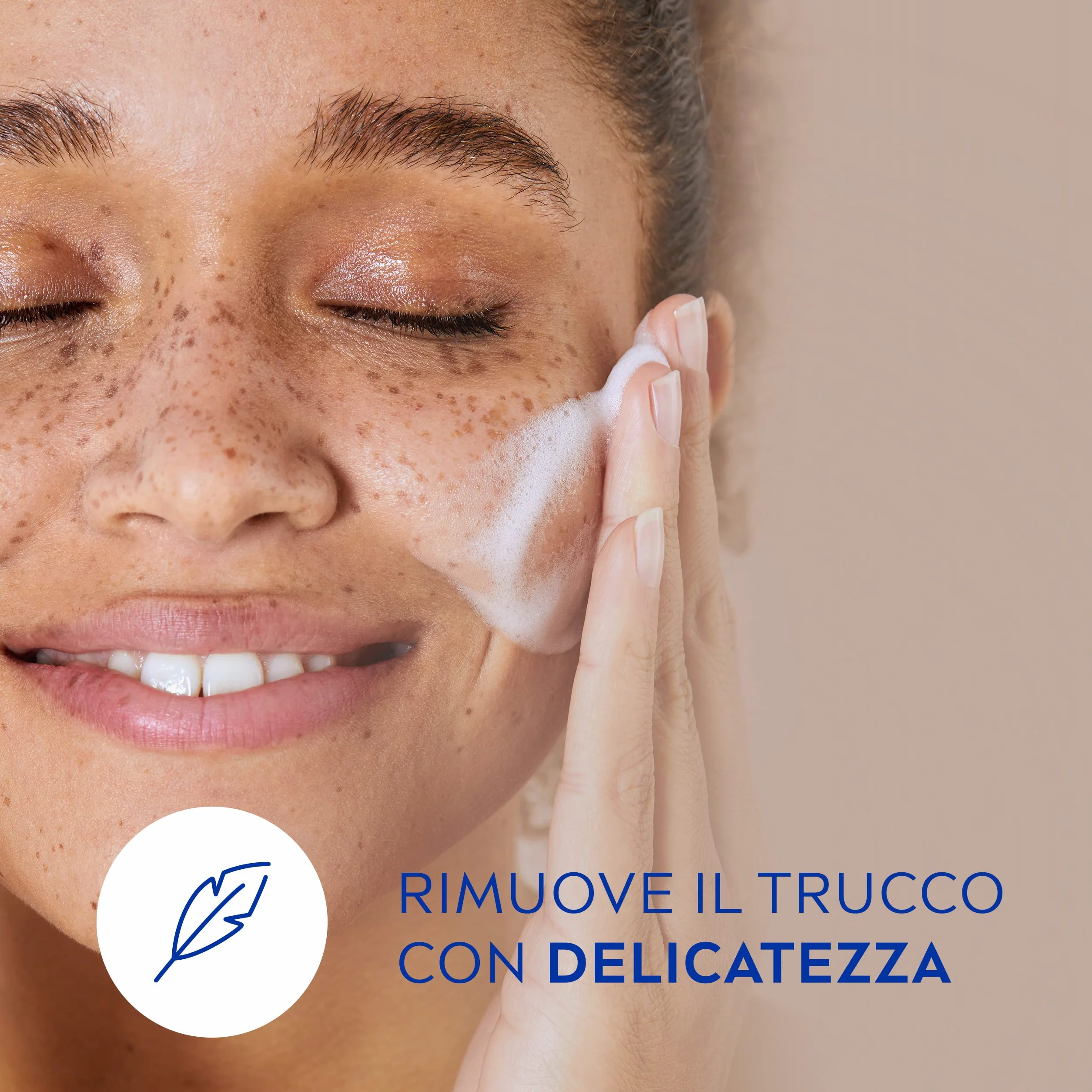 NIVEA NATURALLY CLEAN Démaquillant visage solide 75 g extrait thé noir formule végétalienne