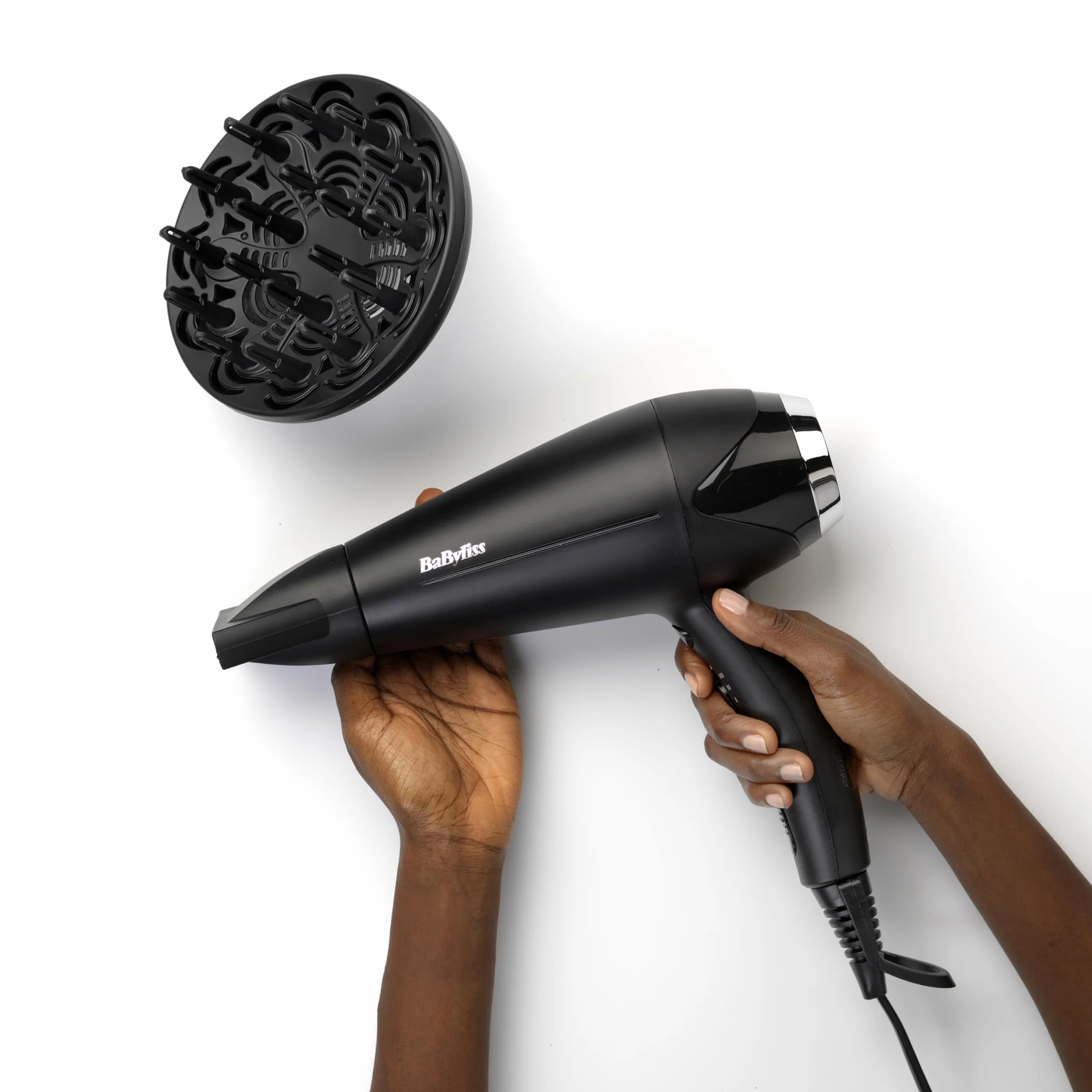 BaByliss Sèche-cheveux Turbo Smooth 2200W Diffuseur large Technologie ionique anti-frisottis 3 réglages température 2 vitesses Noir D572DE