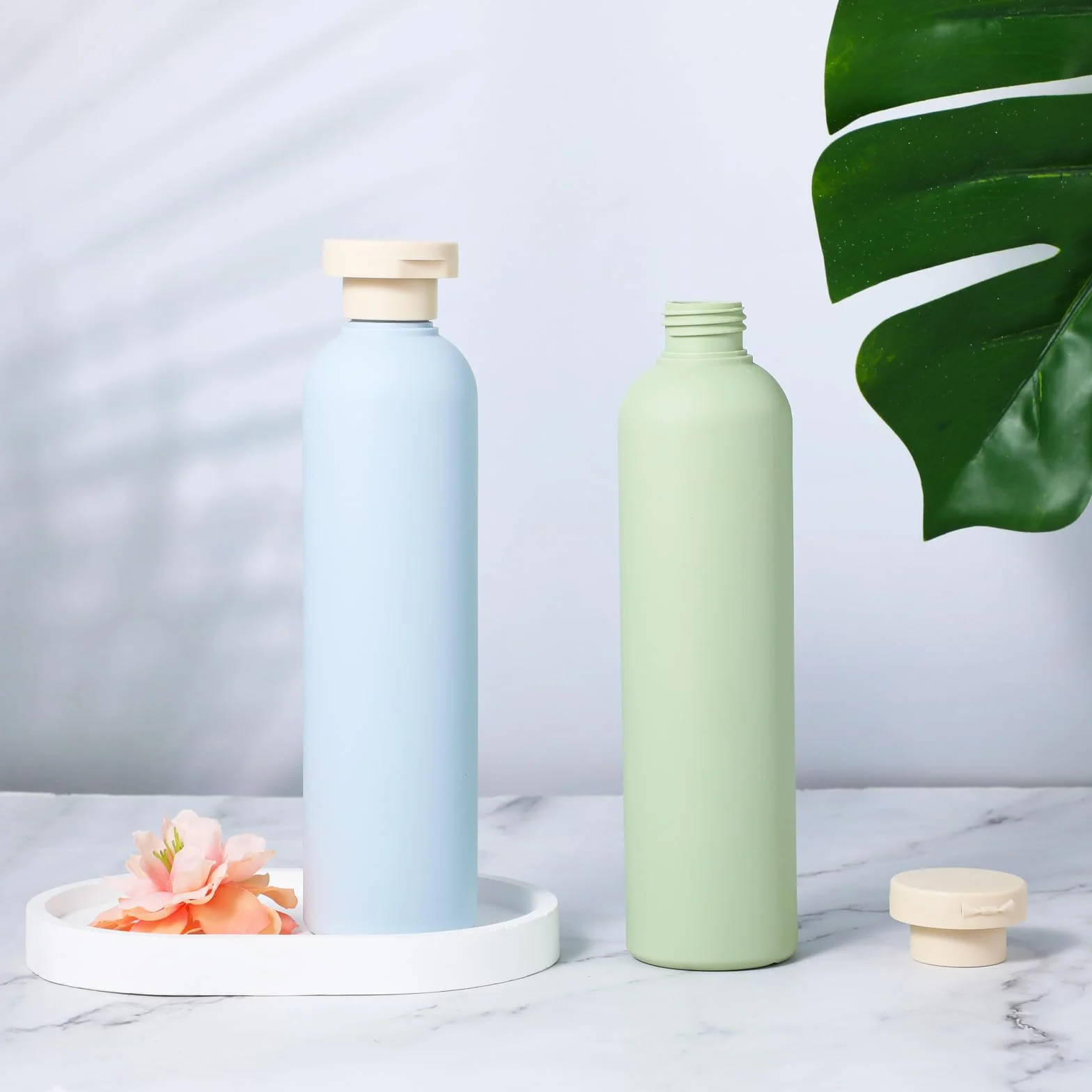 Molain Lot de 2 flacons compressibles 260 ml plastique rechargeables bouchon rabat anti-fuite shampooing crèmes lotion après-shampoing bleu vert