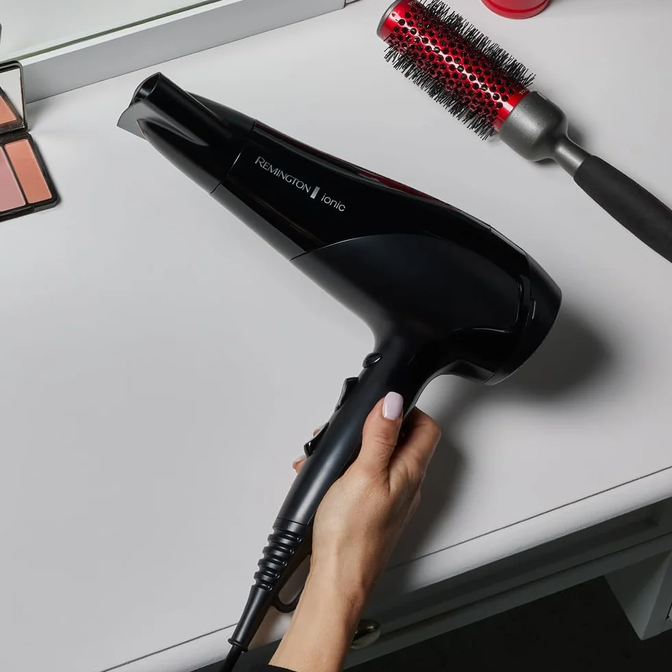 Remington Sèche-cheveux Ionique 2200W Noir D3198, 3 températures 2 vitesses, concentrateur diffuseur