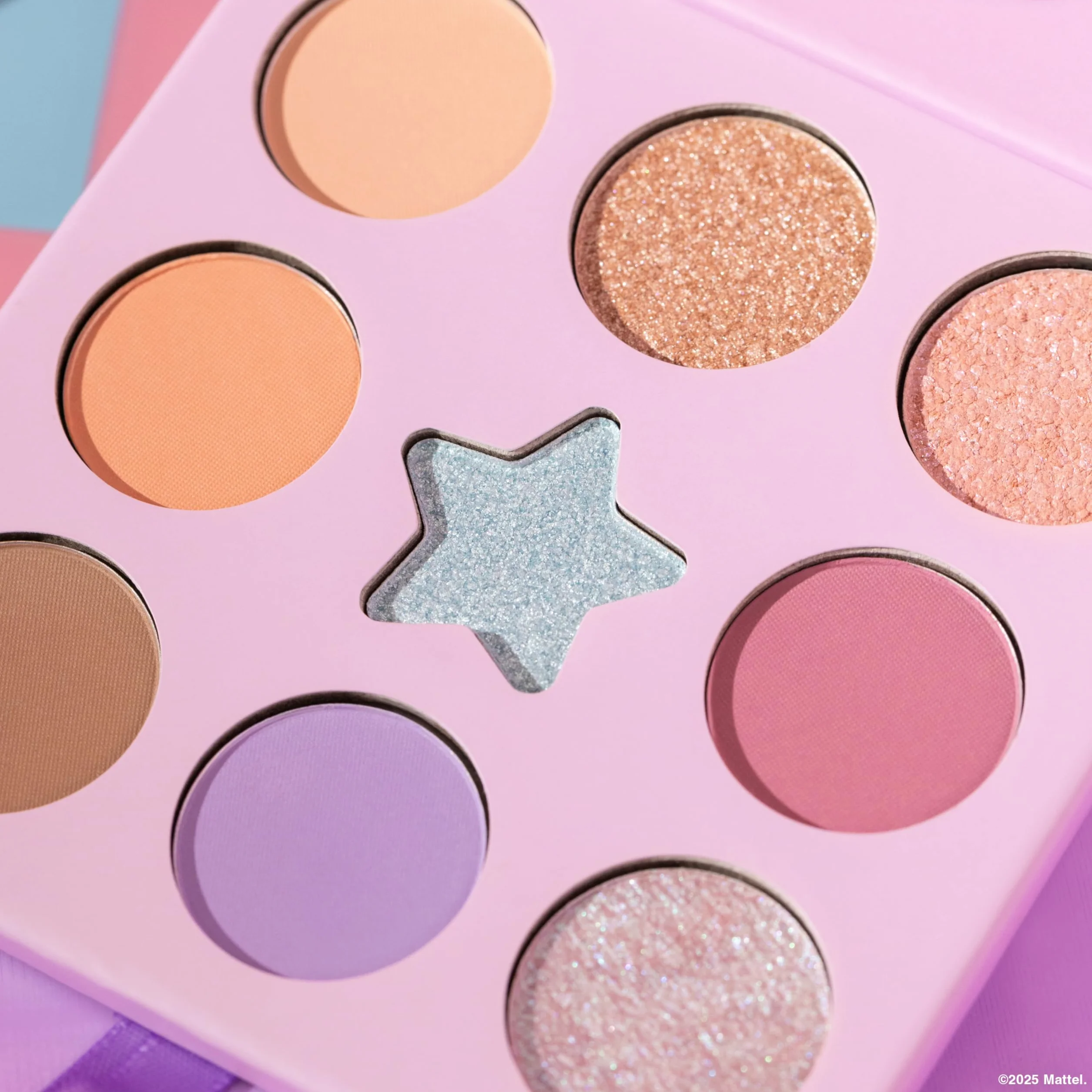 Essence Polly Pocket palette de fards à paupières 7.4g chatoyant intense en couleurs mat