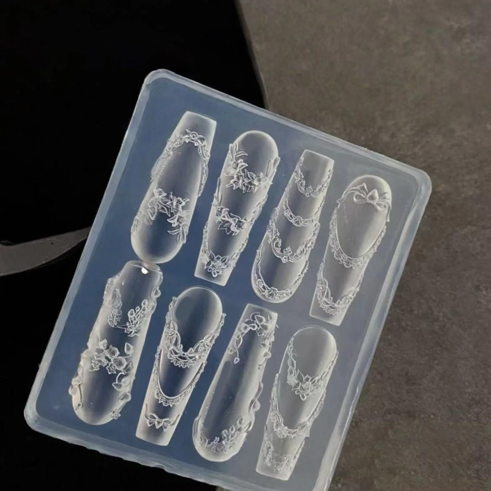 Moule à ongles en silicone avec motifs amovibles pour manucure créative