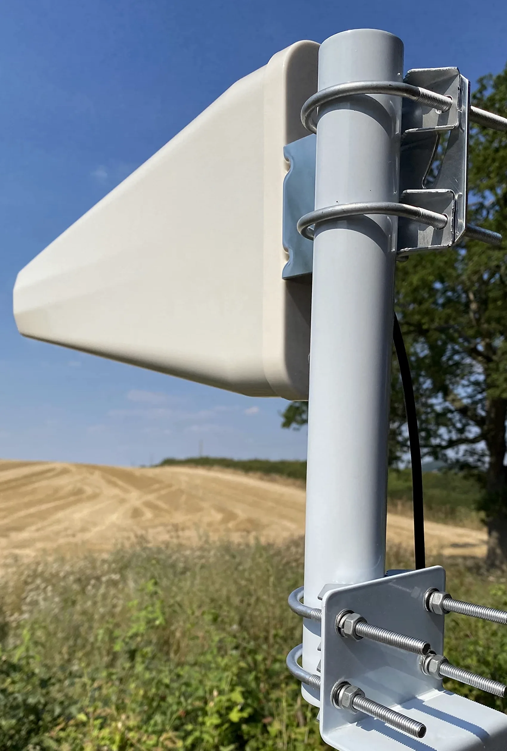 Antenne Yagi directionnelle LPDA 4G 5G à Gain élevé 11 dBi 10 mètres Câble LMR195 50 Ohm 600 MHz-6 GHz IP67 Antenne LTE étanche intérieure/extérieure Three 02 Vodafone EE (Antenne Unique – C