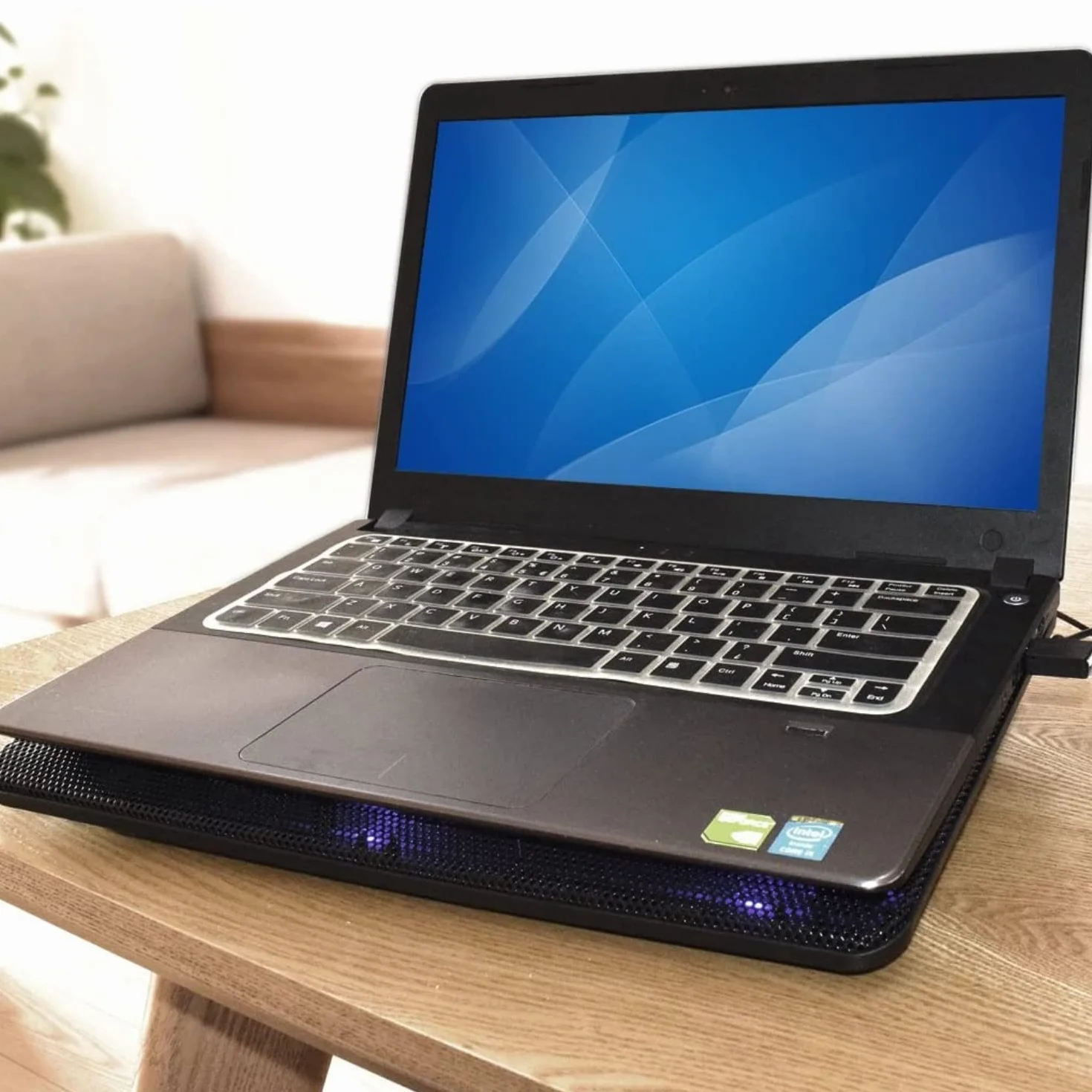 EWENT EW1256 Support pour ordinateur portable 17" avec système de refroidissement noir