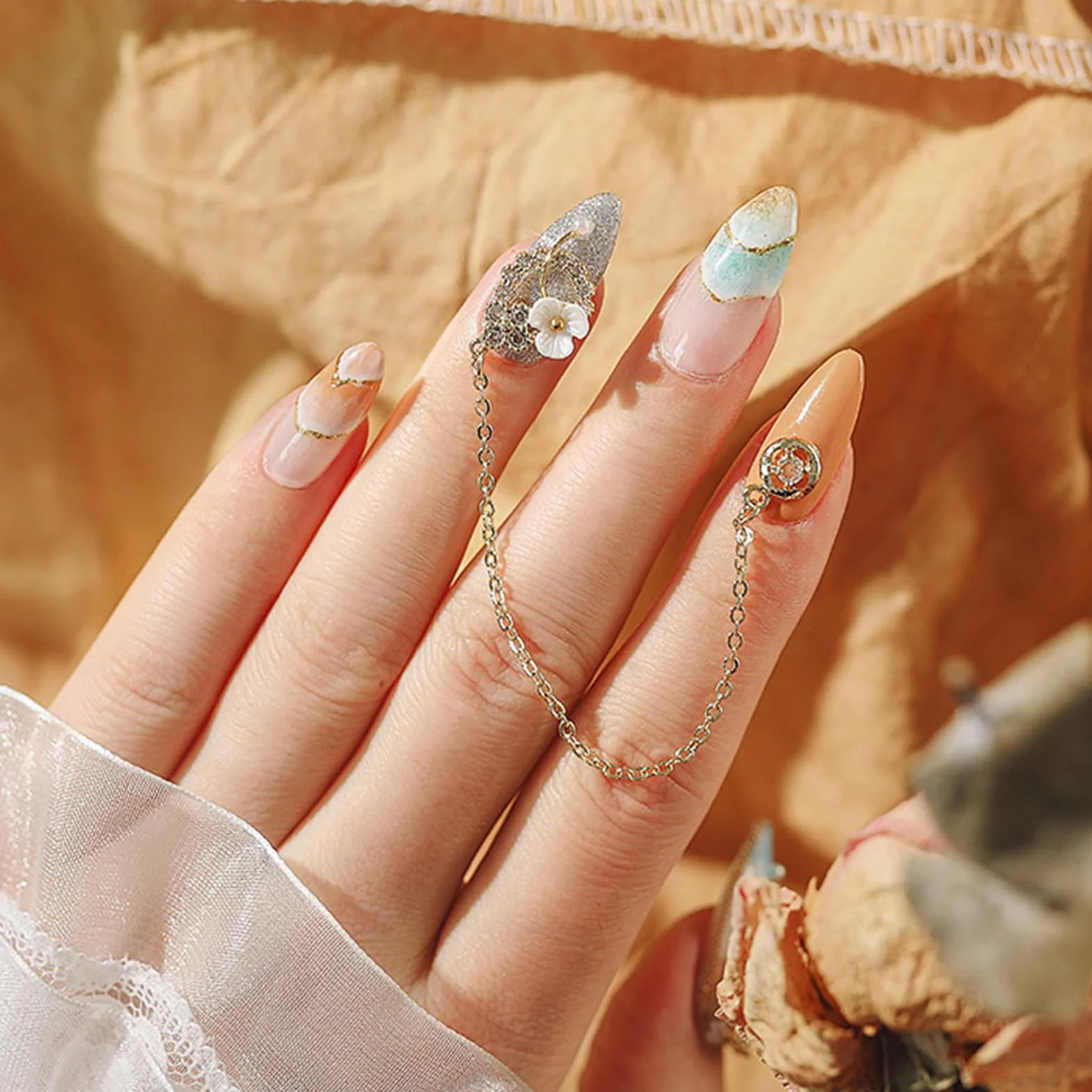NICENEEDED 12 Bandes de Chaînes à Clous 3D pour Bijoux Ongles Or Argent Gris Foncé Accessoires Nail Art Métal