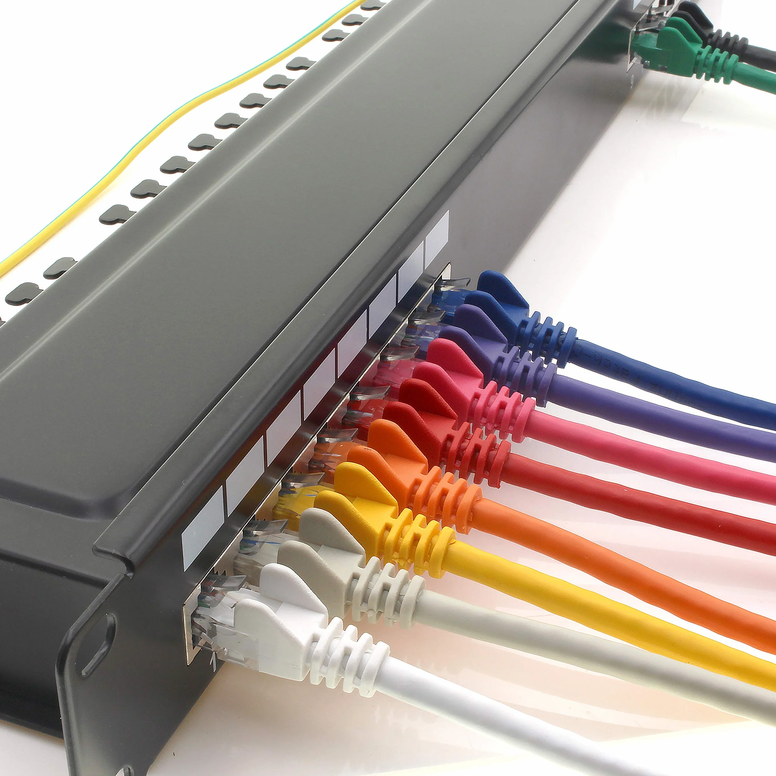 1aTTack.de 367456 Panneau de brassage CAT6 16 ports panneau de distribution noir LSA+ technologie de connexion distribution réseau - RJ45 - TIA 568 A/B - noir