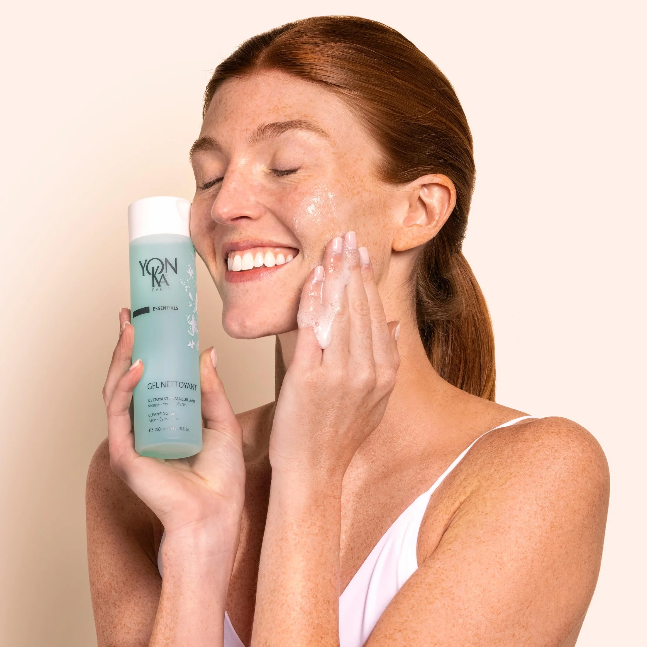 Yonka Gel Nettoyant Moussant 200ml Démaquillant Visage Yeux Lèvres Peaux Mixtes à Grasses