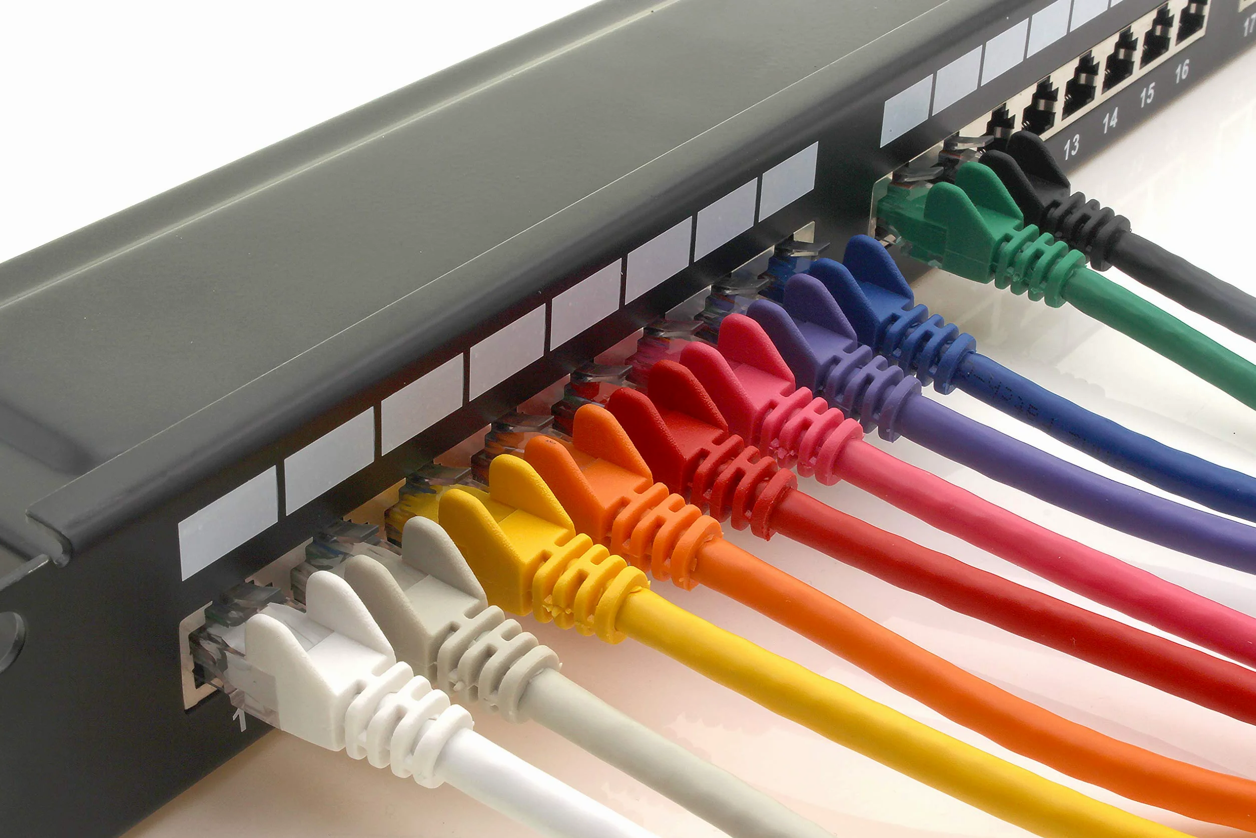 1aTTack.de 367457 Panneau de brassage CAT6 24 ports noir panneau de distribution LSA+ technologie de connexion distribution réseau - RJ45 - TIA 568 A/B - noir