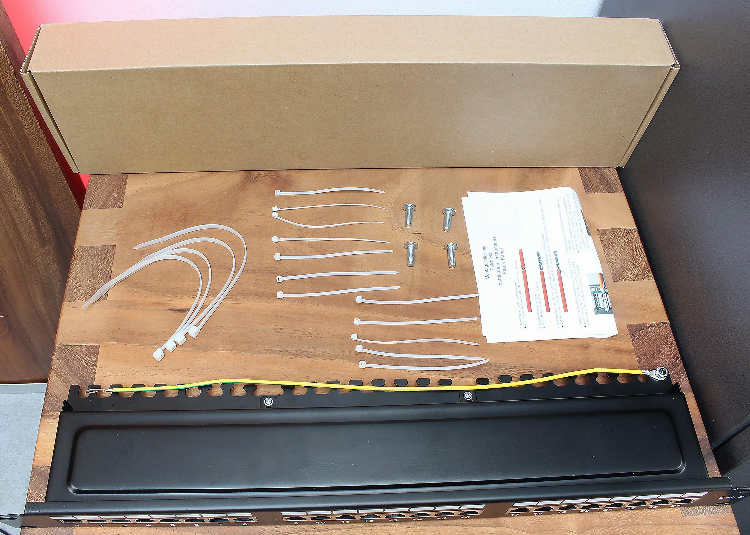 1aTTack.de 367457 Panneau de brassage CAT6 24 ports noir panneau de distribution LSA+ technologie de connexion distribution réseau - RJ45 - TIA 568 A/B - noir