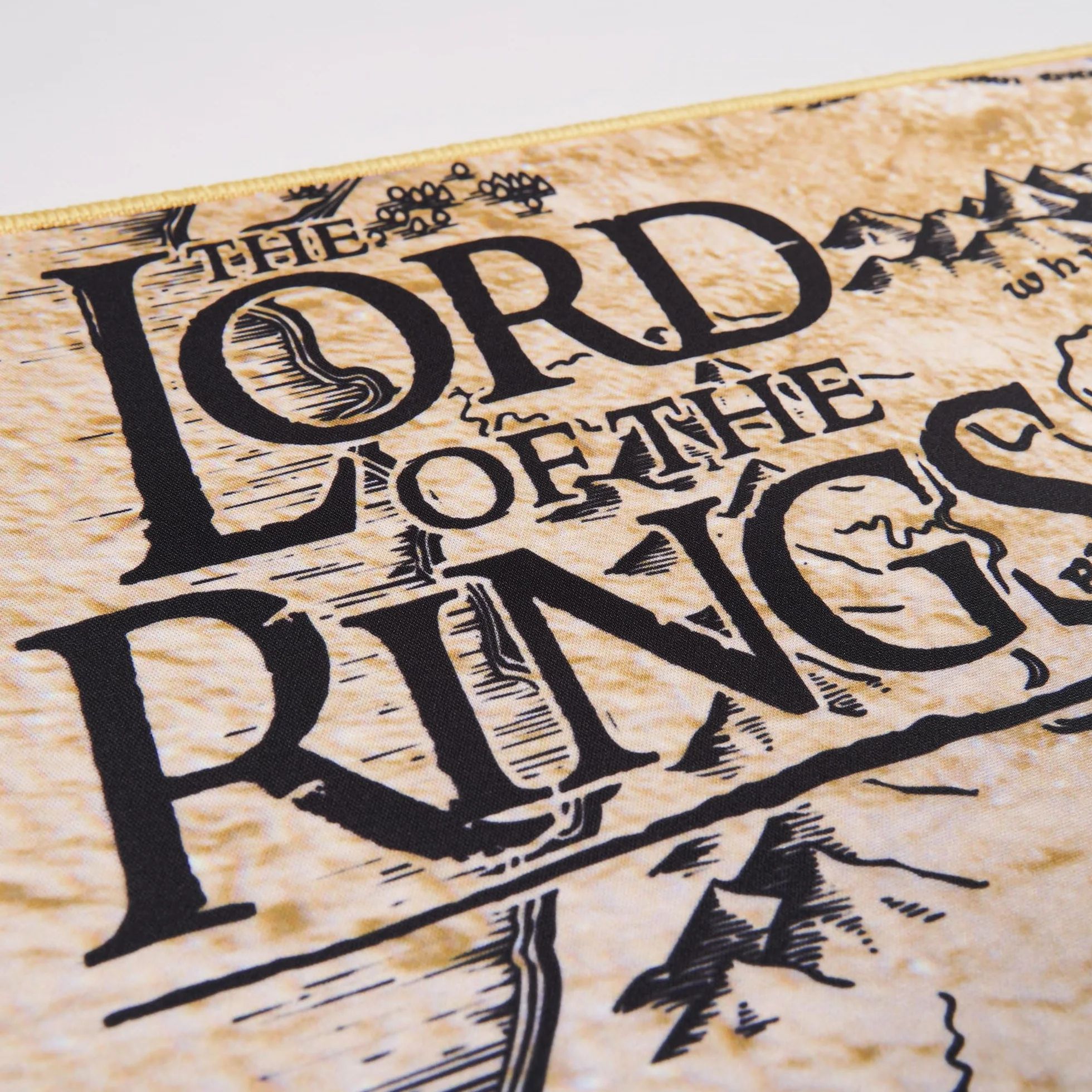 Subsonic Tapis de Souris XXL LOTR 90x40 cm, sous Main Surface Lisse Optimisée pour Capteurs, Base Antidérapante, Bords Cousus