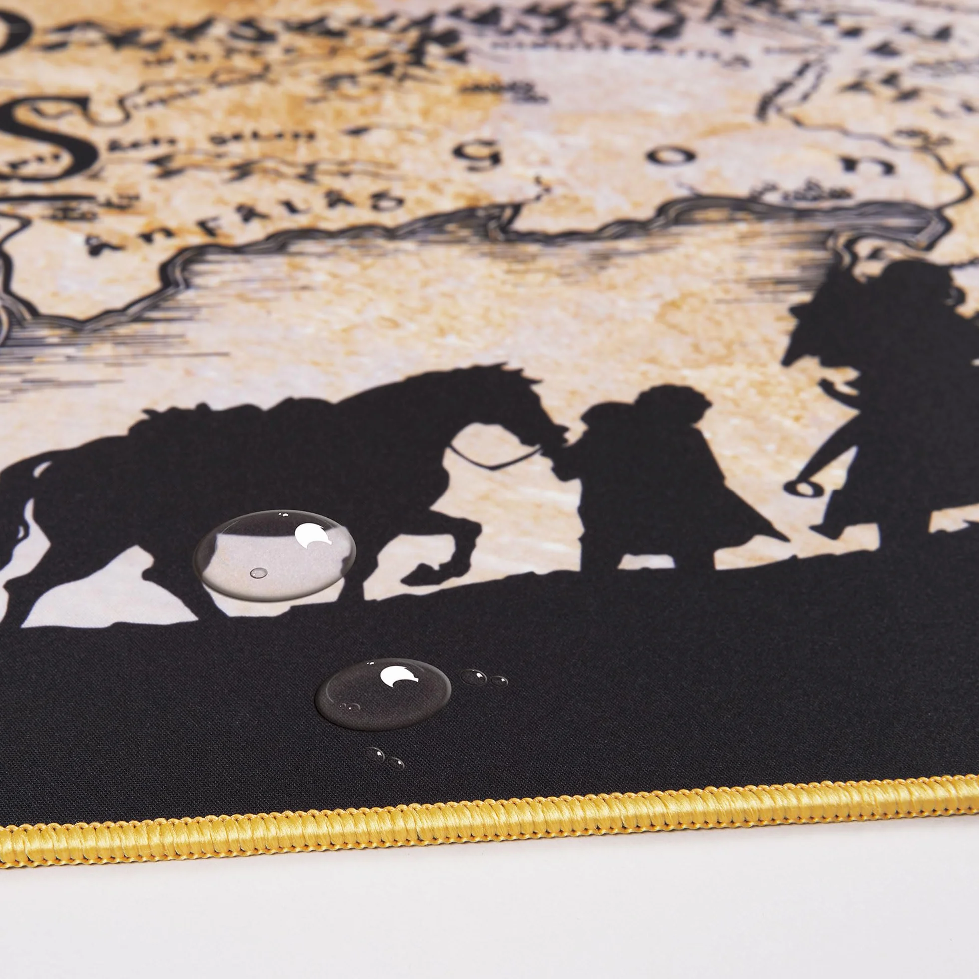 Subsonic Tapis de Souris XXL LOTR 90x40 cm, sous Main Surface Lisse Optimisée pour Capteurs, Base Antidérapante, Bords Cousus