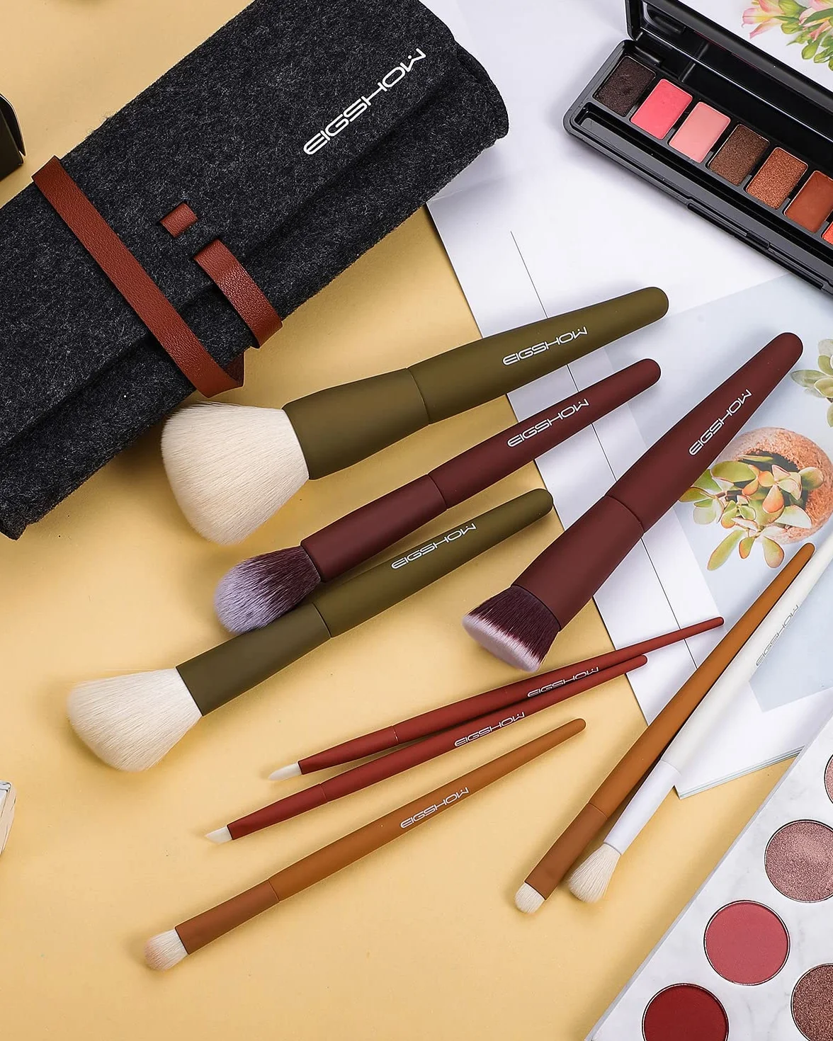 EIGSHOW Ensemble de pinceaux de maquillage de voyage 5 couleurs fibres synthétiques extra-douces
