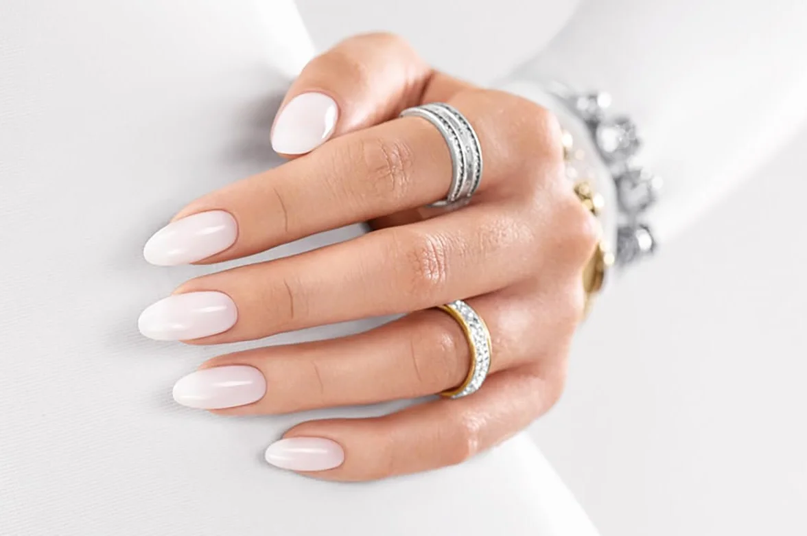 Victoria Vynn Mega Base Blanc Laiteux Vernis Gel Hybride UV LED 15ml