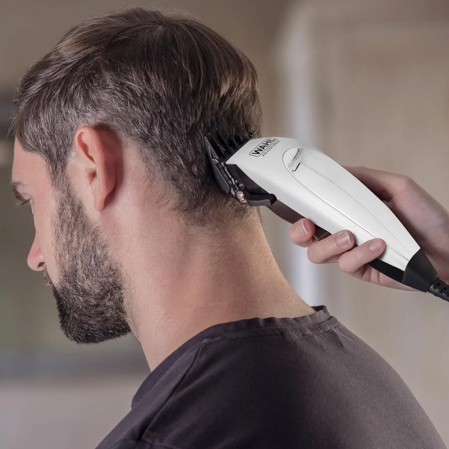 WAHL Home Pro Deluxe Tondeuse Cheveux Filaire avec Levier Dégradés Lame Auto-Affûtée 8 Sabots Mini Tondeuse Contours Finitions