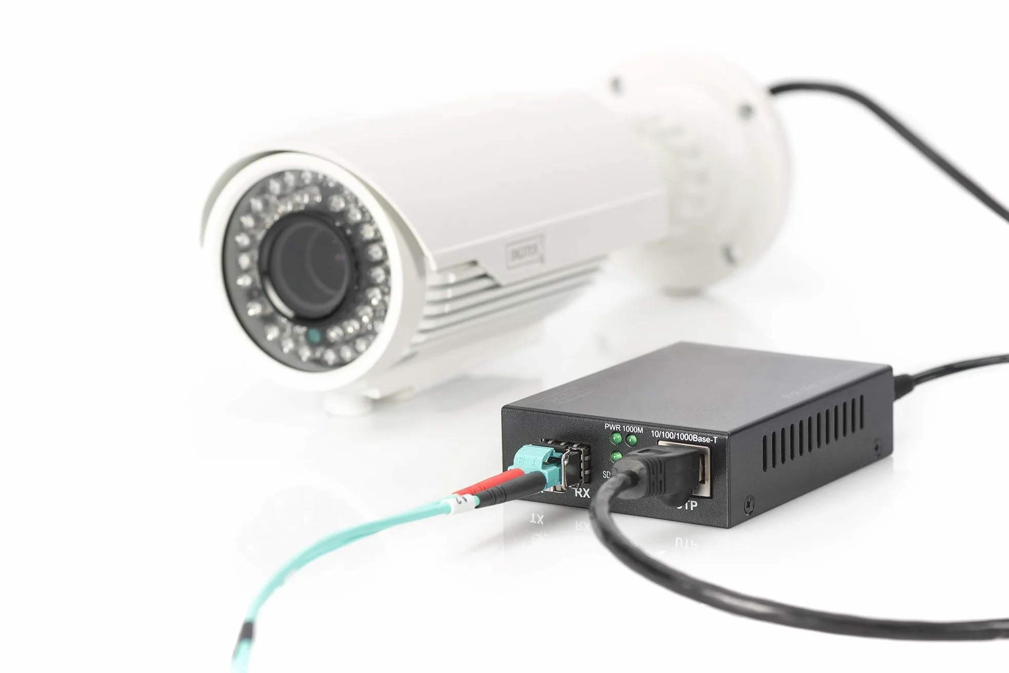 DIGITUS Convertisseur de média - SFP Port - Gbit Ethernet - RJ45 / SFP 1000Base-LX - Avec PoE Injector - Noir