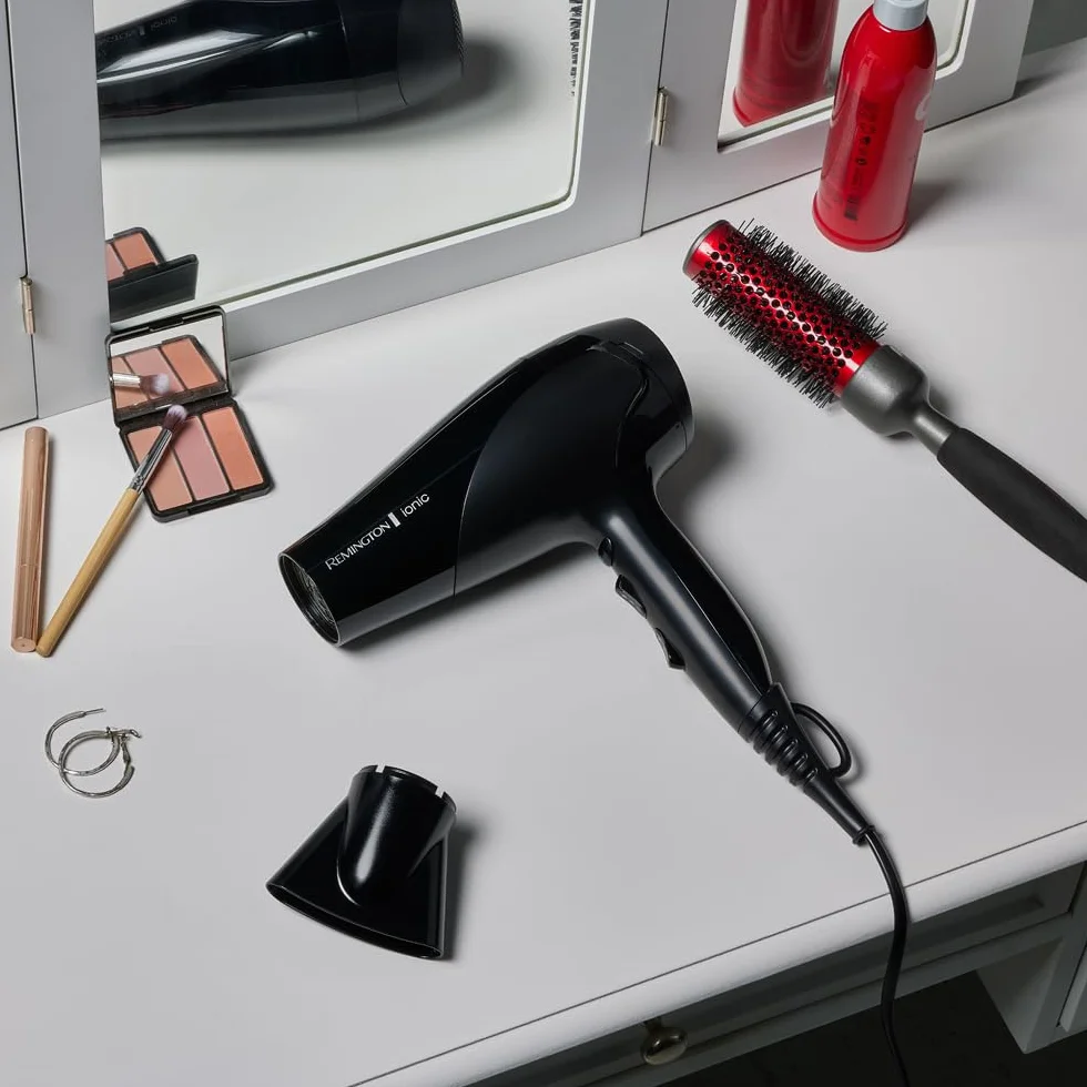 Remington Sèche-cheveux Ionique 2200W Noir D3198, 3 températures 2 vitesses, concentrateur diffuseur