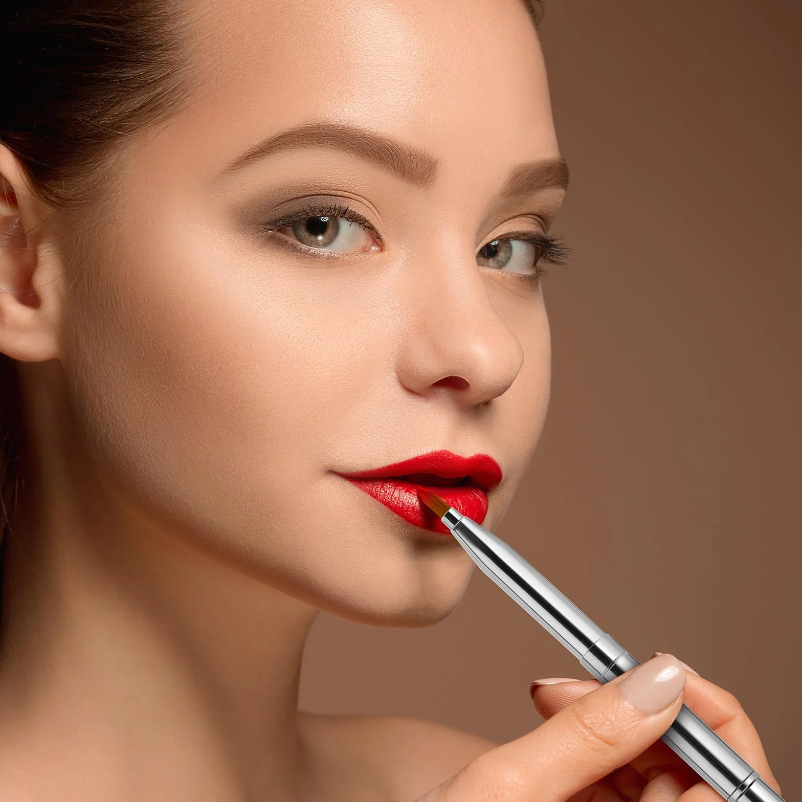 Pinceau de maquillage rétractable double extrémité portable pour rouge à lèvres, anti-cernes, contour des lèvres (argent)