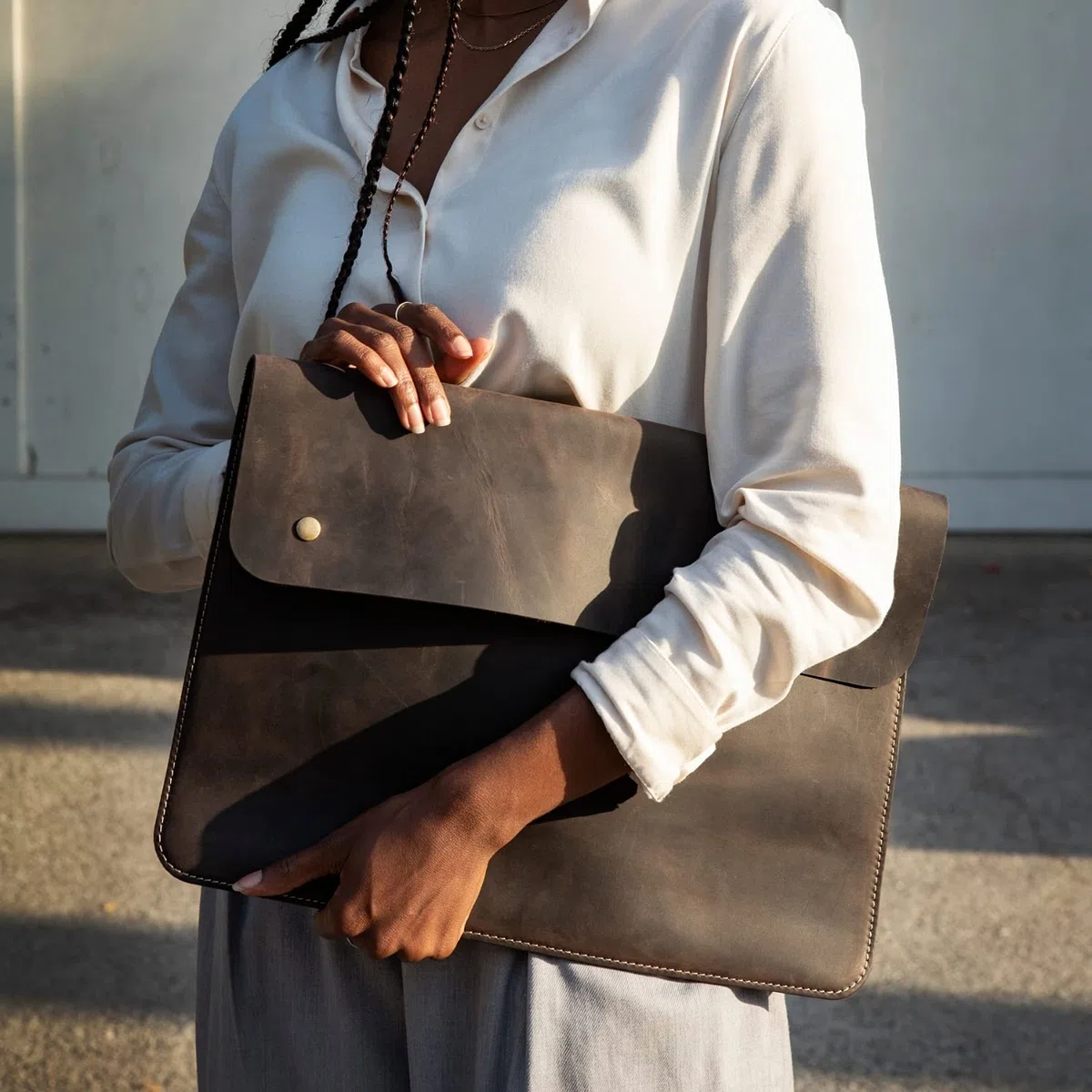 MegaGear Genuine Leather Macbook Bag