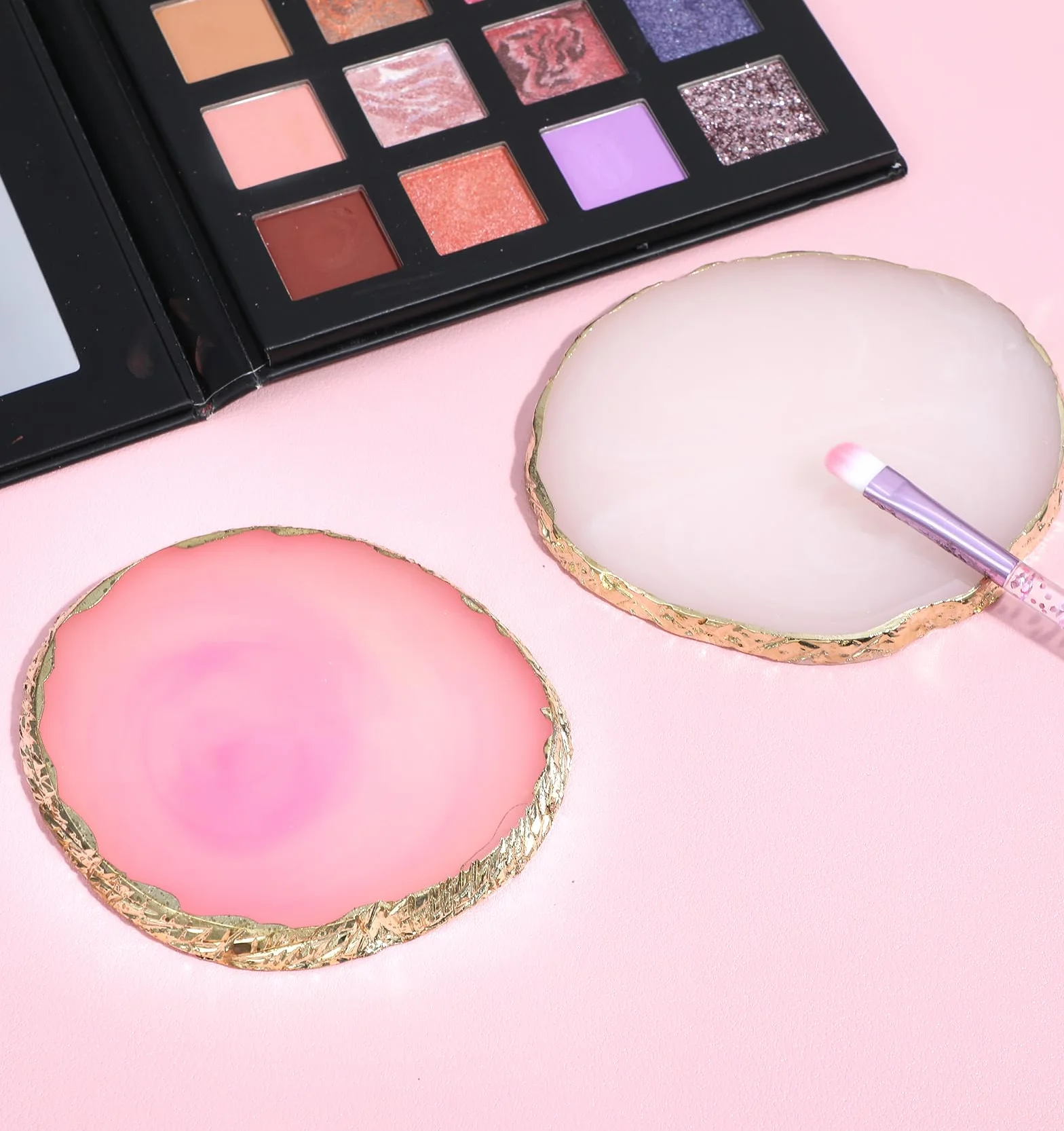 Lot de 2 accessoires design ongles aspect agate blanc rose bord doré résine qualité supérieure nail art