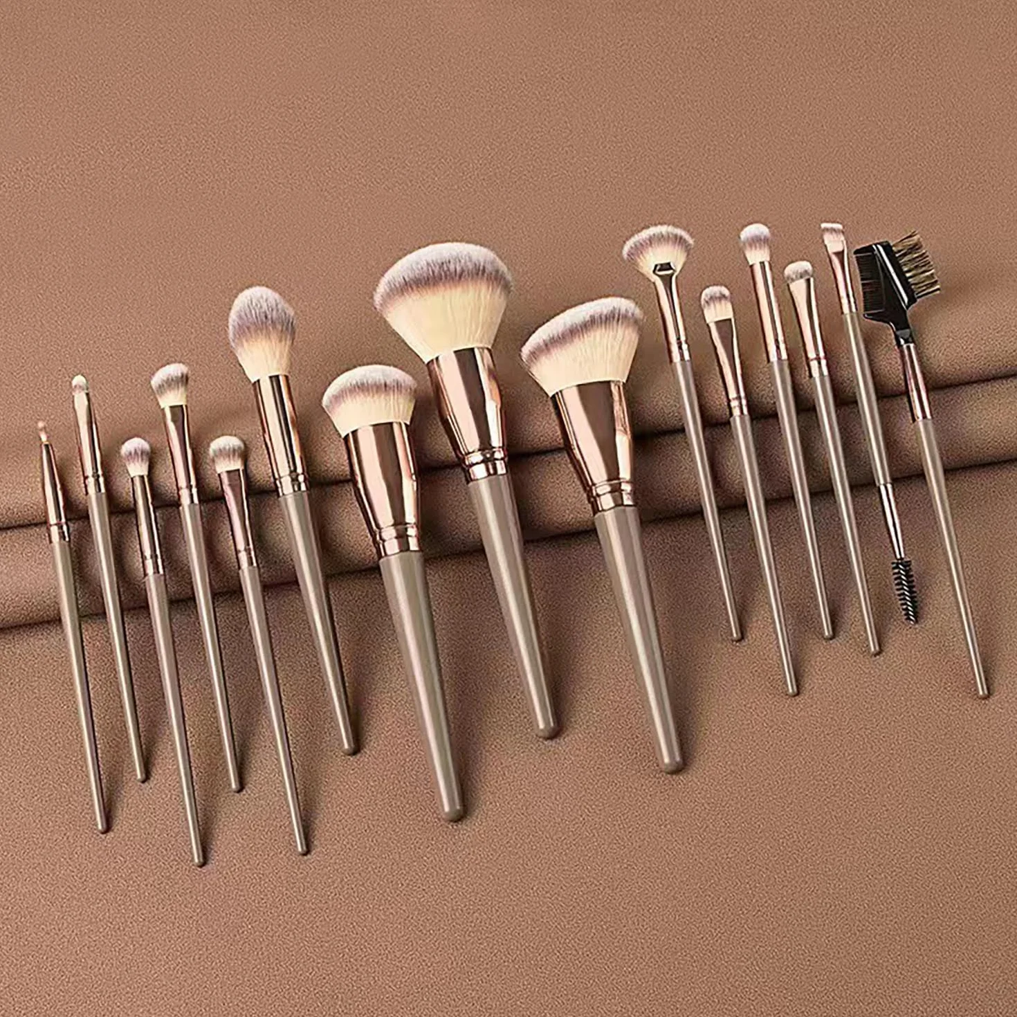 Pinceau Maquillage Set 15pcs, fond de teint poudre blush concealers ombres à paupières trousse