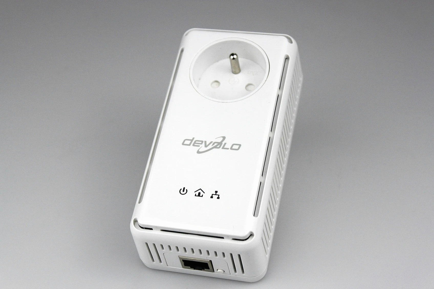 devolo 1359 - Pack de 1 adaptateur CPL (dLAN 200 AVplus) : 1 port Fast Ethernet / prise gigogne intégrée