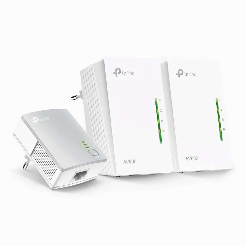 TP-Link CPL 600 Mbps + WiFi 300 Mbps Avec Ports Ethernet, Kit de 3 & Prise Intégrée, TL-PA4015P KIT