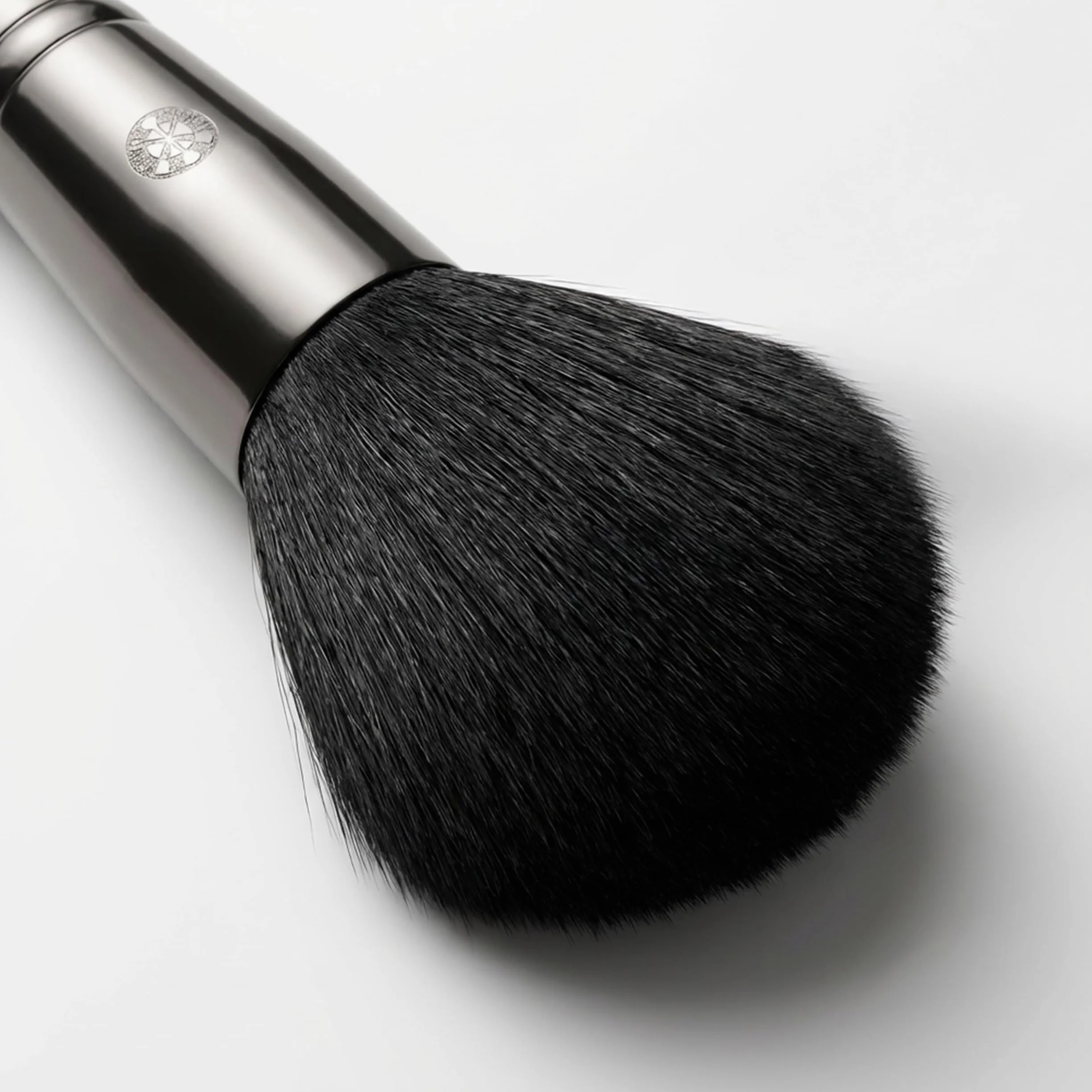 Set de pinceaux de maquillage Luvia Prime Vegan Pro - Noir, 12 pinceaux avec rangement, éponge Blender et tapis de nettoyage