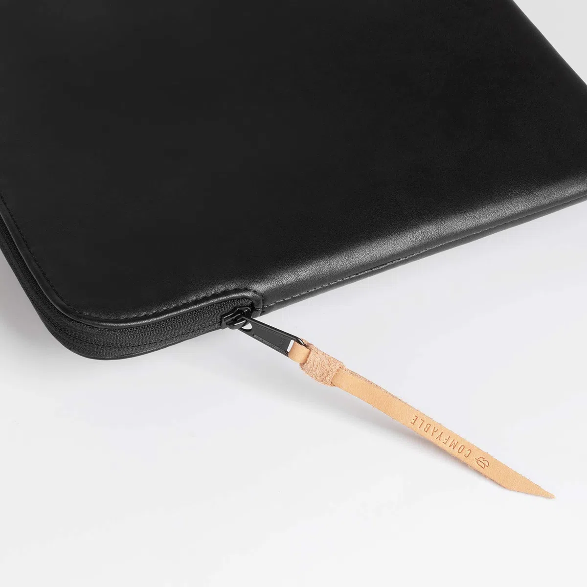 Comfyable Housse en cuir pour ordinateur portable avec pochette pour accessoires