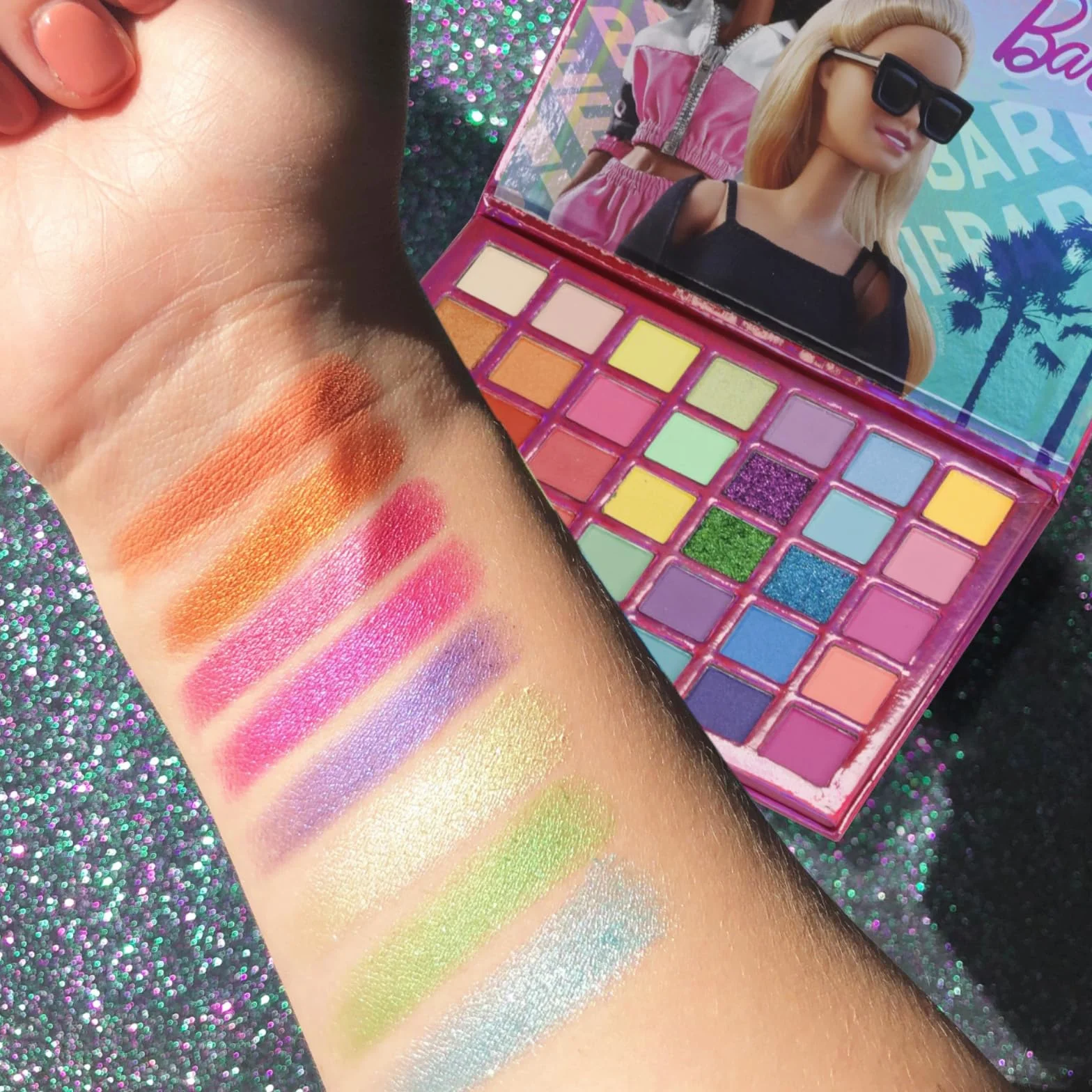 Barbie Palette Fards à Paupières 35 Couleurs avec 8 Pinceaux