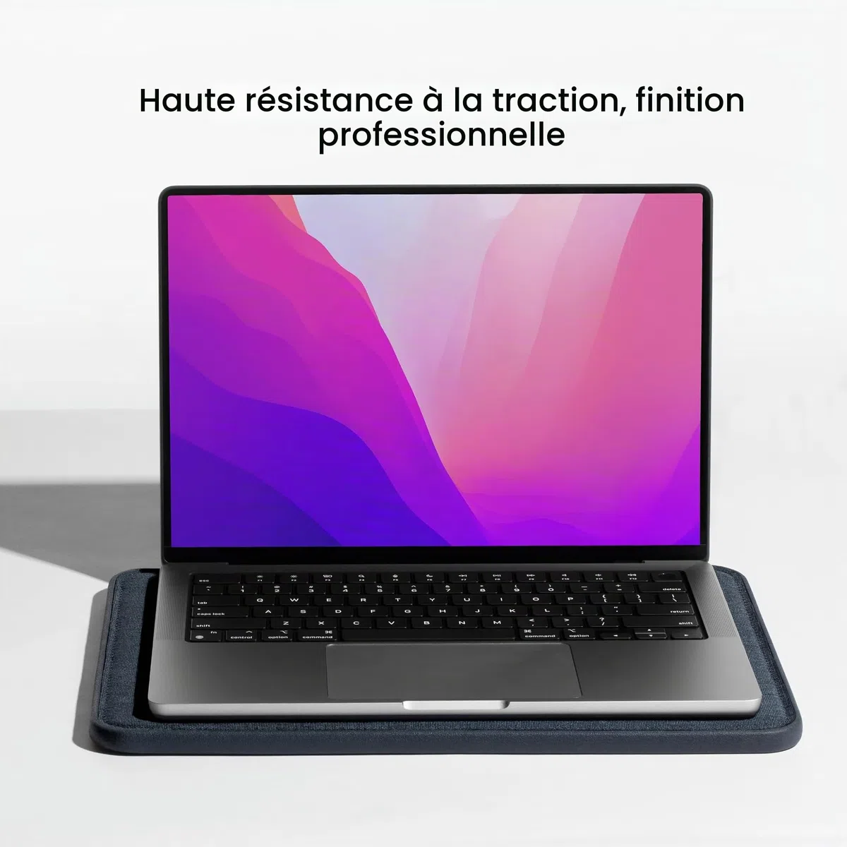 Incase Icon – Housse Woolenex – Housse de Protection Rigide Durable et légère pour MacBook Air 13" M3/M2 et MacBook Pro 13" M2/M1 2020 – Bleu Marine chiné
