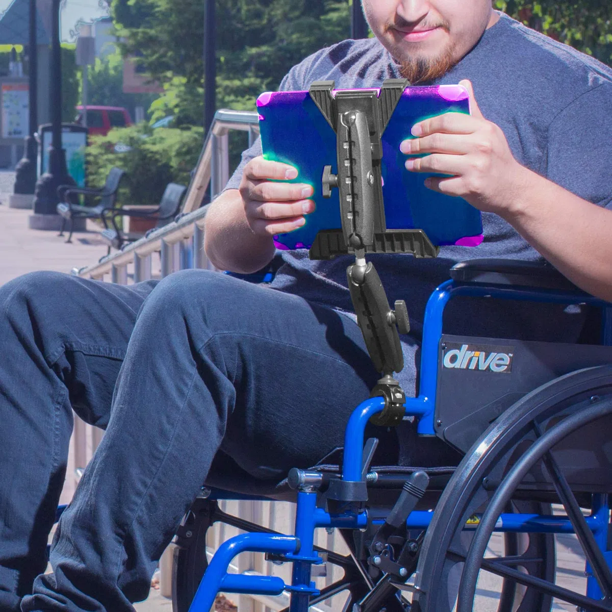 iBolt TabDock Support d'accessibilité Poteau/Poteau/Rail/Guidon pour Fauteuil roulant/Équipement d'exercice, etc. Convient pour tablettes 7-10" (iPad, Samsung Galaxy Tab)