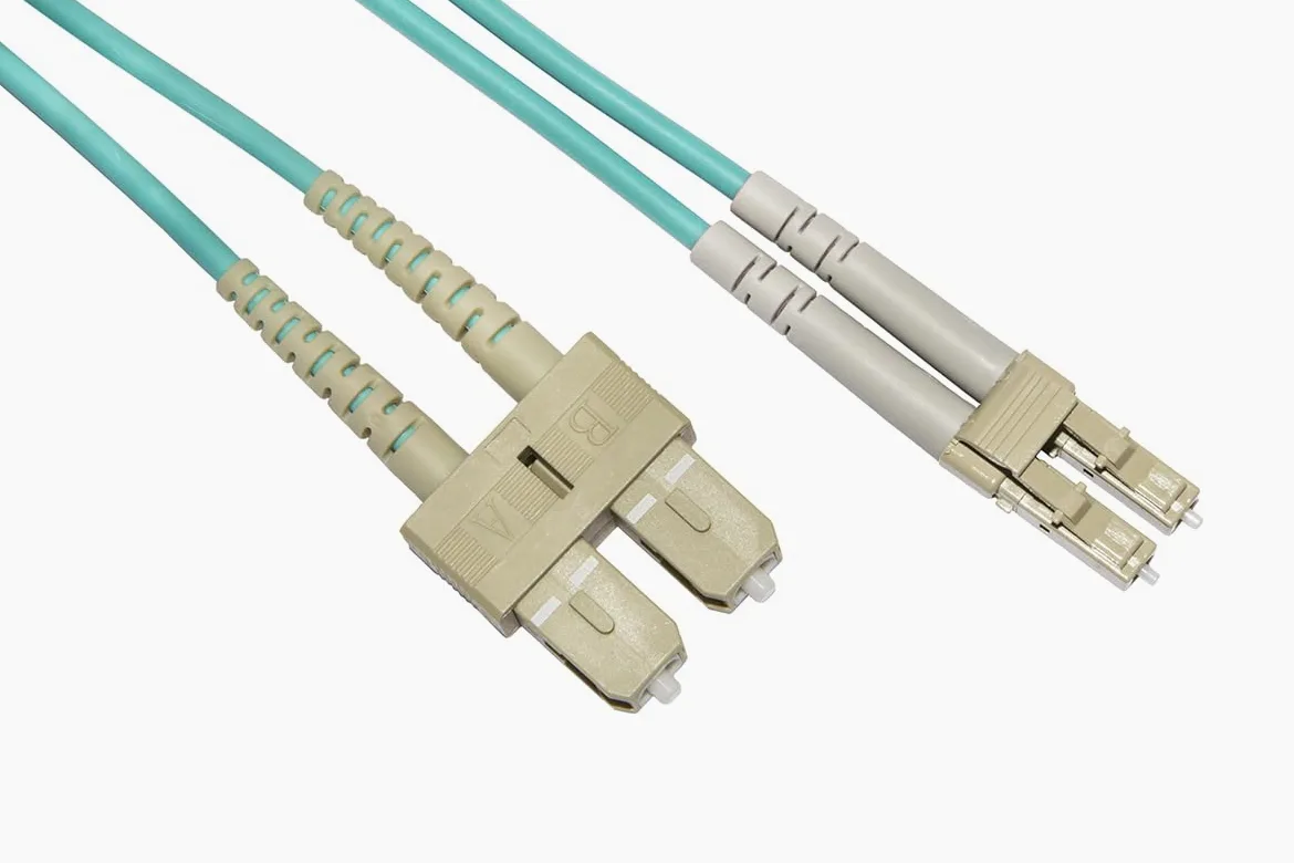 Câble fibre optique multimode LSZH Duplex OM3 50/125, LC-SC, 50 m.