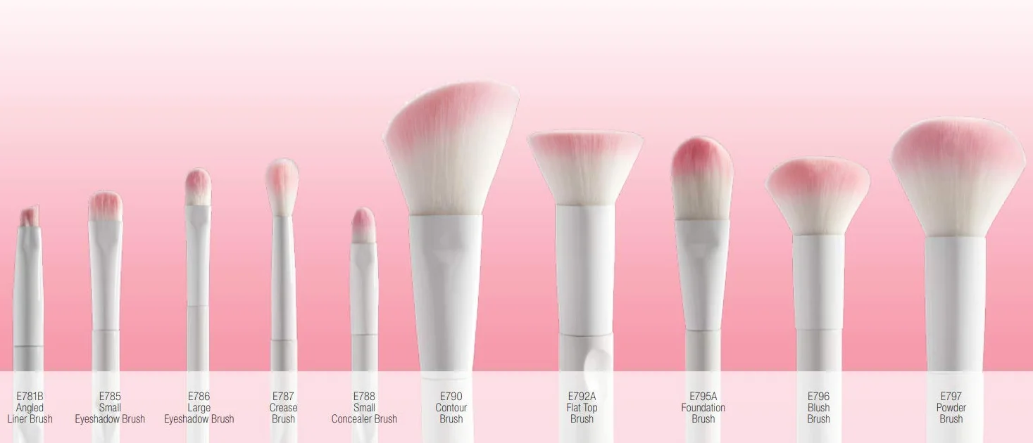 Wet n Wild Blush Brush - Pinceau doux pour blush, Application précise, Vegan & Cruelty Free