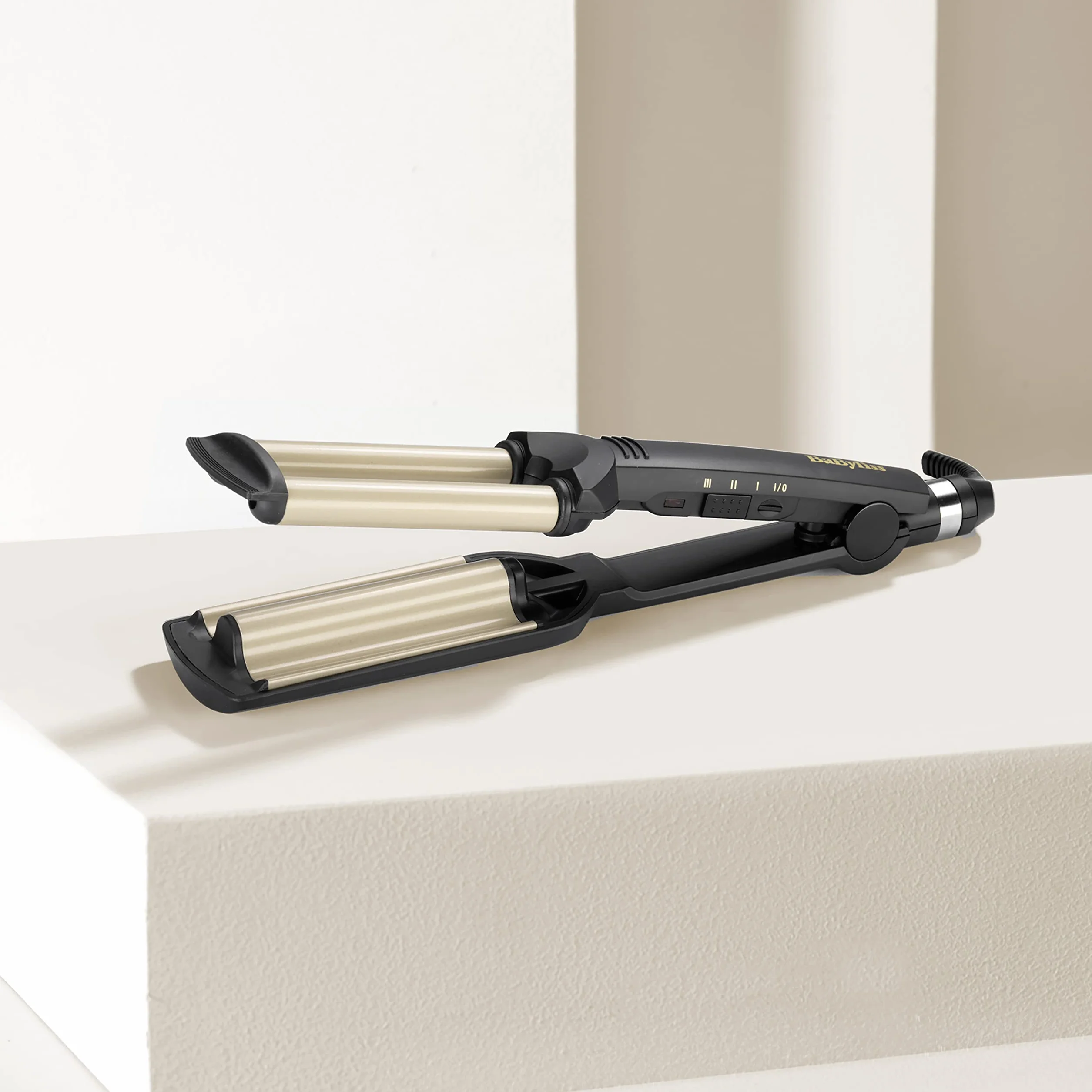 BaByliss Easy Waves C260E Fer à Boucler Revêtement Titane-céramique 3 Réglages de Température Doré Noir