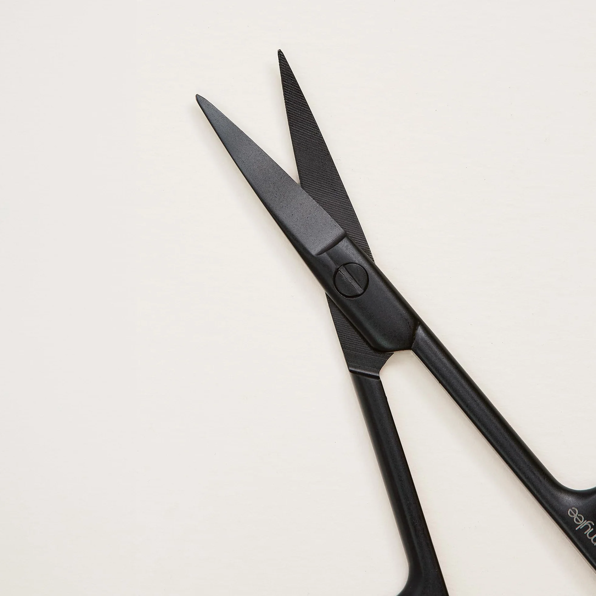 Mylee Ciseaux à ongles à bords droits en acier inoxydable noir mat