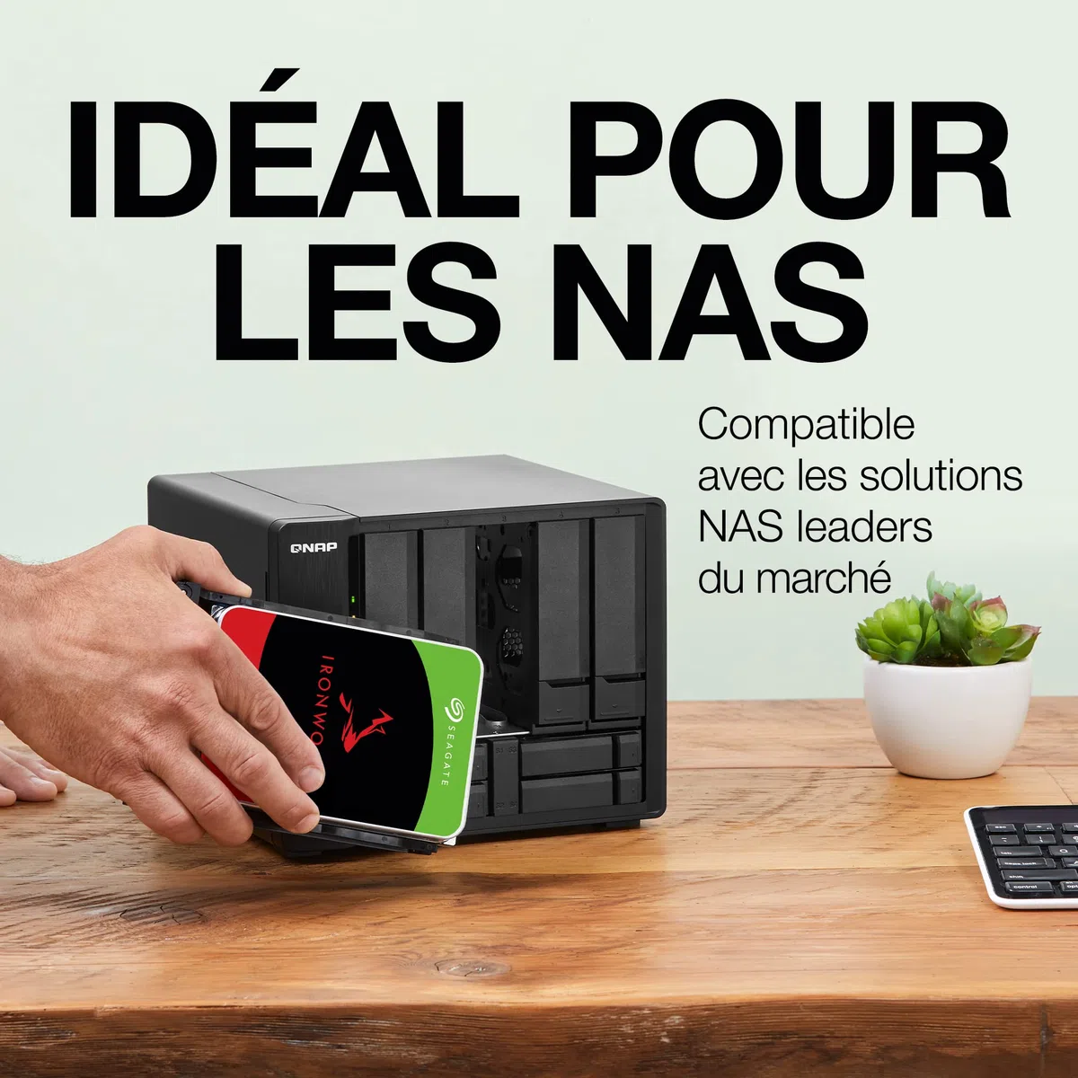 Seagate IronWolf 10To, Disque dur interne NAS HDD, CMR 3.5 Pouces, SATA 6 Goits/s 7 200 tr/min, 256 Mo de mémoire cache, pour NAS RAID, Ouverture Facile, Services Rescue (ST10000VNZ00)