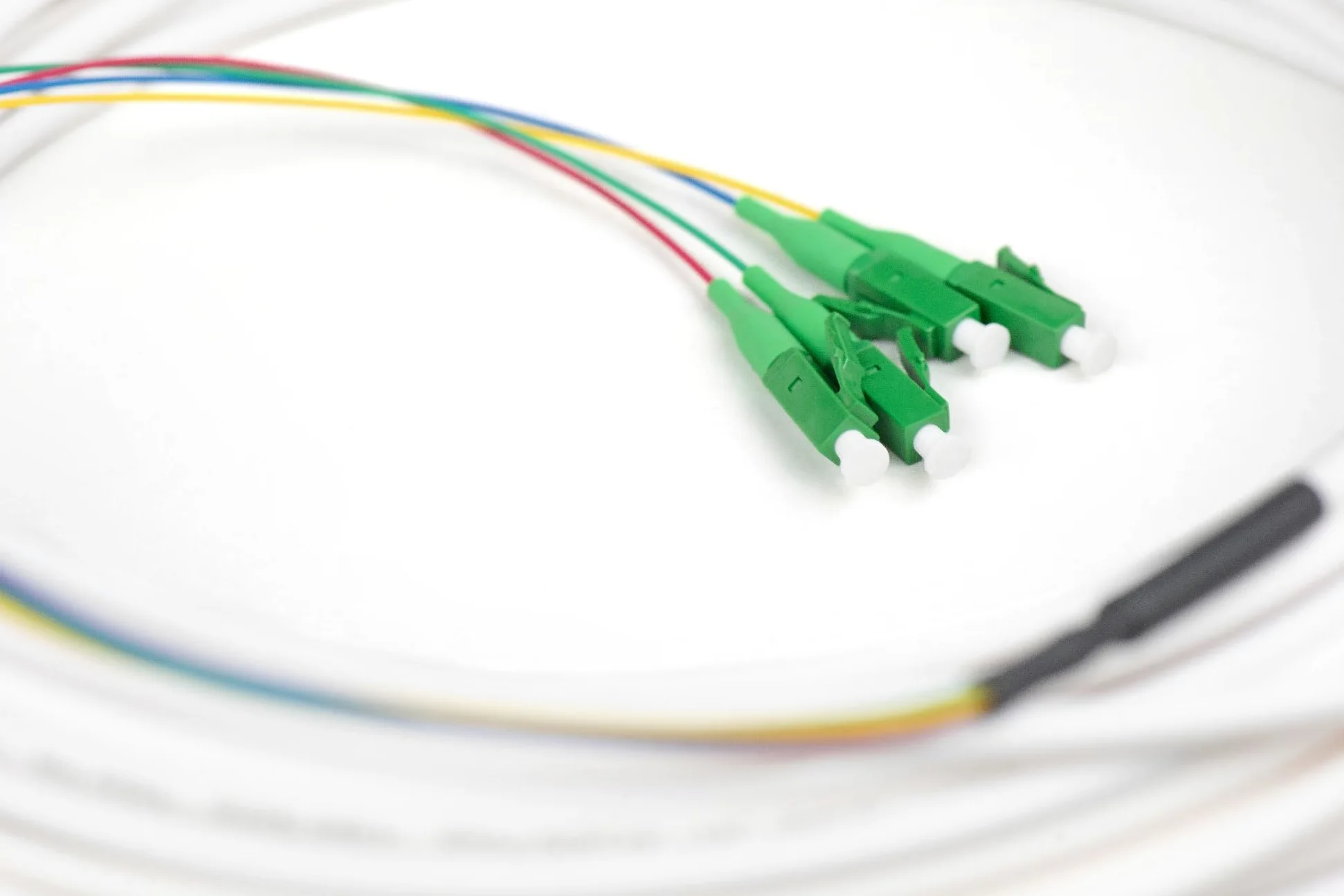 DIGITUS FTTH Drop Cable - monomode - OS2-4 fibres - 4 connecteurs LC/APC - flexion optimisée G.657A2 - LSZH - 50 m de longueur de câble - Câble fibre optique, Fibre Optic Cable