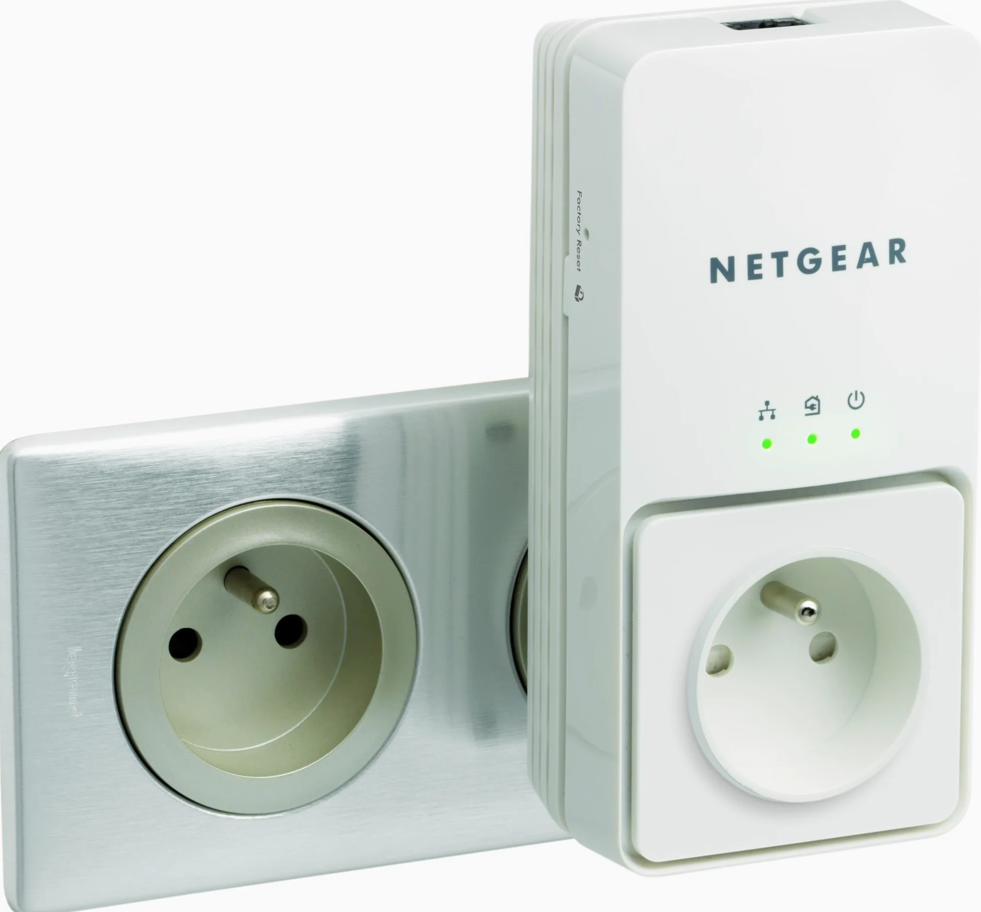 Netgear XAVB1501-100FRS Pack de 2 Adaptateurs CPL Ethernet Powerline 200 Mbit/s avec Prise Femelle Integrée Homeplug AV