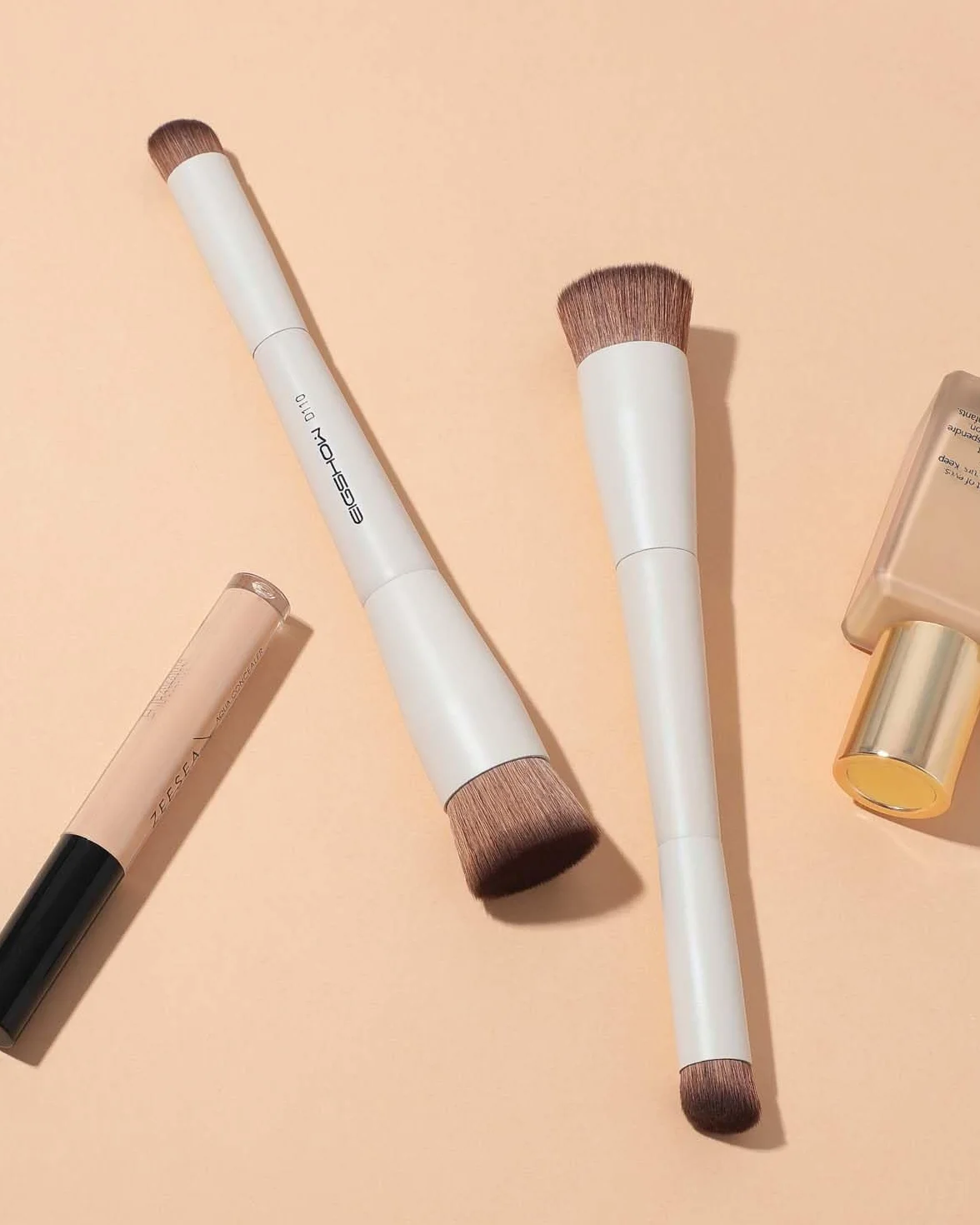 Pinceau de maquillage double extrémité fond de teint et anticernes EIGSHOW D110 Beige