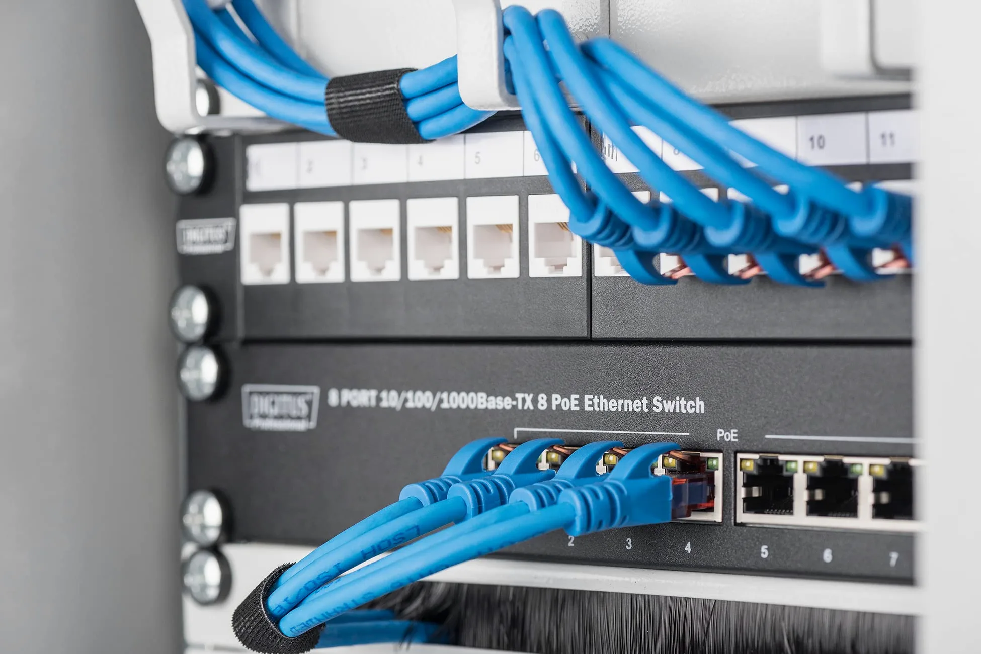 DIGITUS Set: Armoire réseau 10" 6U + Bloc multiprise PDU 3 Ports // Rack 10 Pouces - Montage Mural - h x l x p 330 x 312 x 300 mm - Charge 30kg - Profondeur utile 240mm - Gris