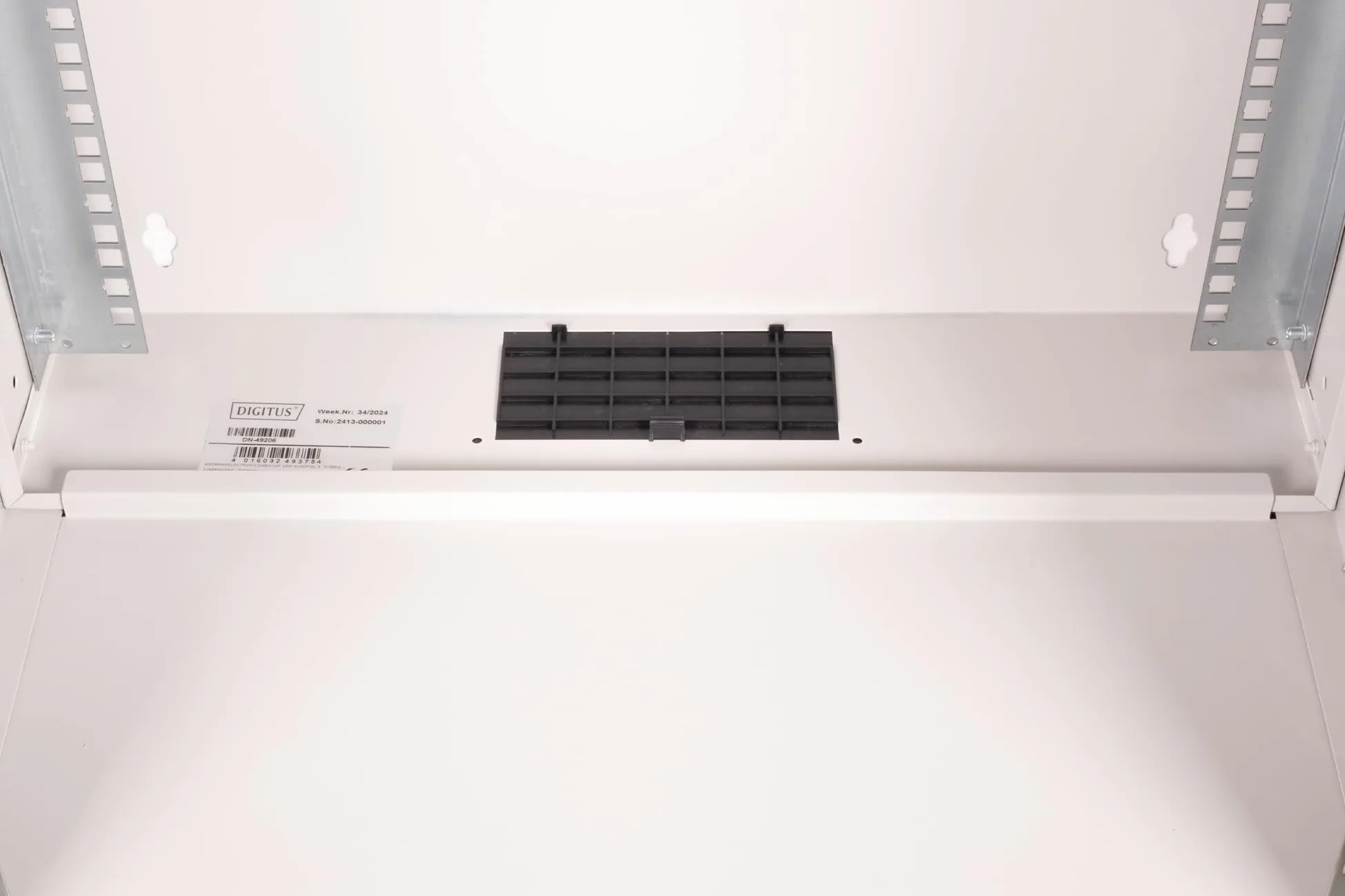 DIGITUS Armoire réseau – 19 Pouces, 12U – Non montée – Soho Pro – Gris | Profondeur 400 mm – Profondeur utile 319,25 mm – Montage mural – Capacité de charge 60 kg – Porte en acier perforé
