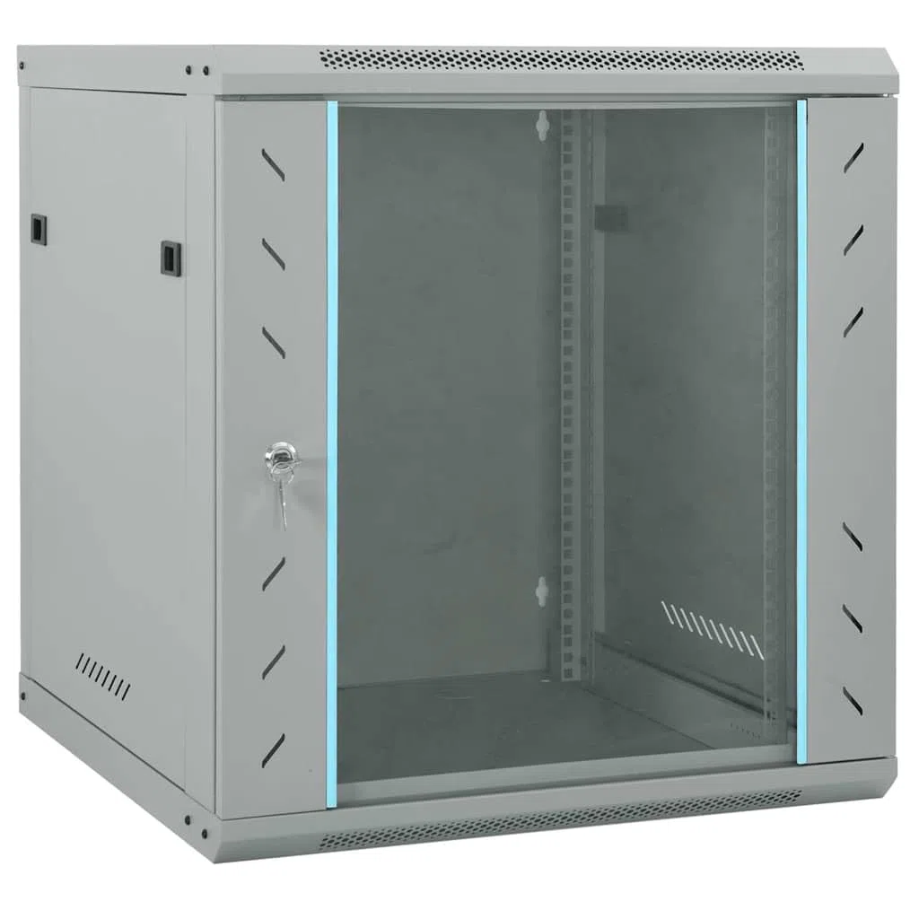 Armoire réseau murale en acier gris 60 x 45 x 65 cm, avec verre de sécurité trempé et poignées de verrouillage pour un rangement sûr de l'électronique au design industriel.