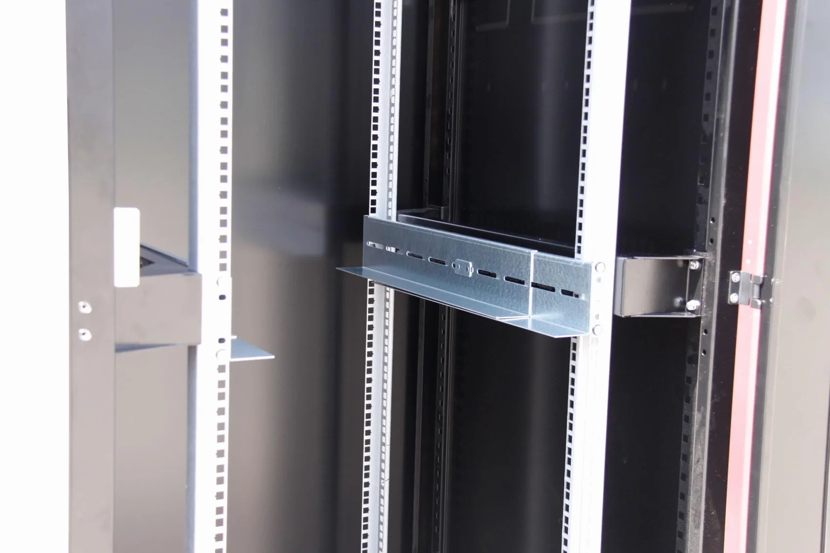 SABAJ M&D Rails 2U renforcés pour Rack 19 Pouces, Profondeur 800-1200 mm, Charge 80 kg, Acier 19-0059