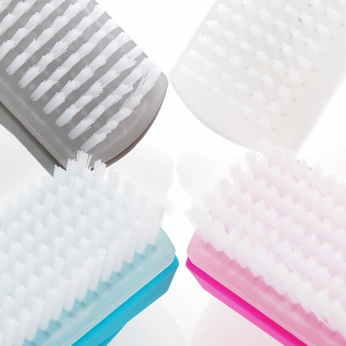 Brosse de lavage pour les mains et les ongles com-four avec poignée 04 Stück Farbmix