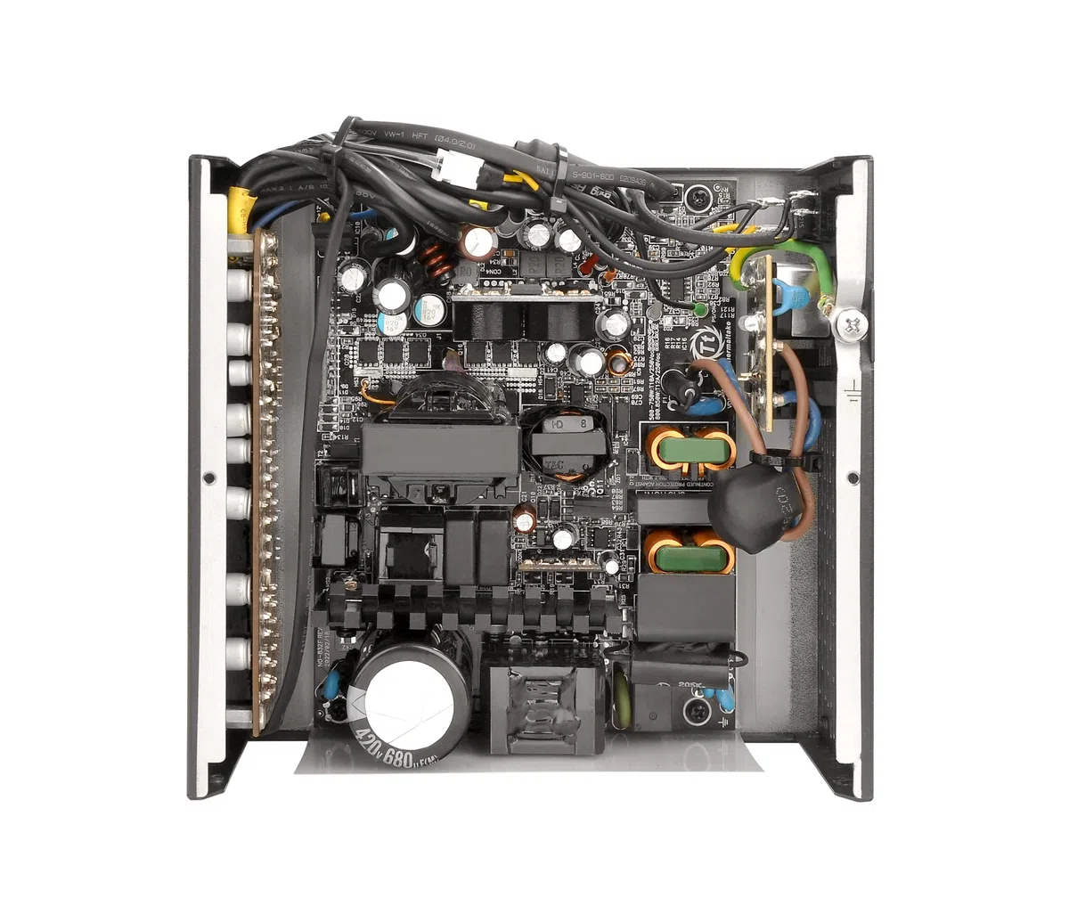 Thermaltake Toughpower GF3 ARGB 750W | Alimentation PC ATX 3.0 | PCIe Gen 5.0 | 80-Plus Gold | entièrement modulaire | Ventilateur Silencieux 140 | Certifié UE | Noir