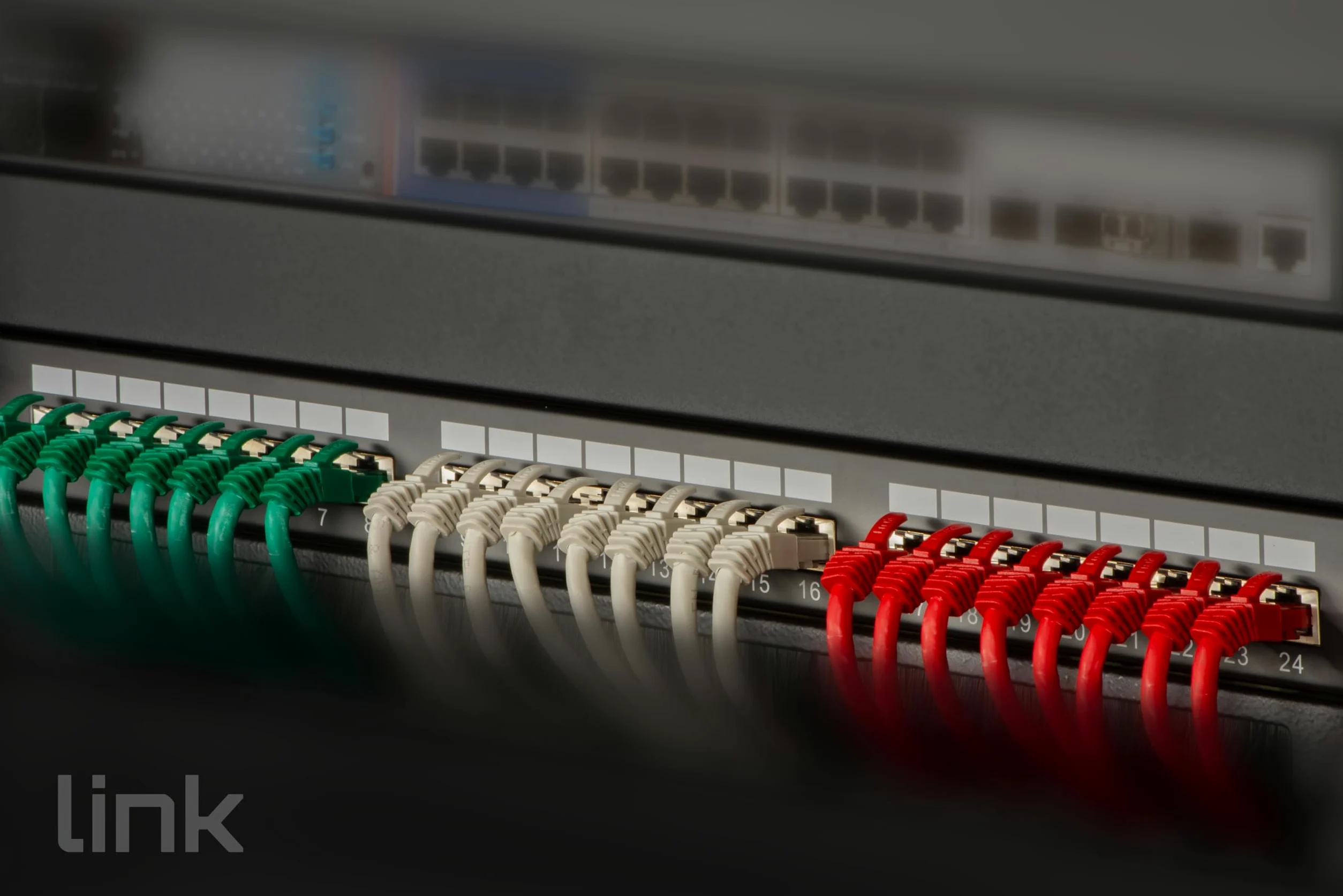 Panneau de Brassage pour réseaux avec 24 Ports RJ45 Cat 6 blindé 19" Noir